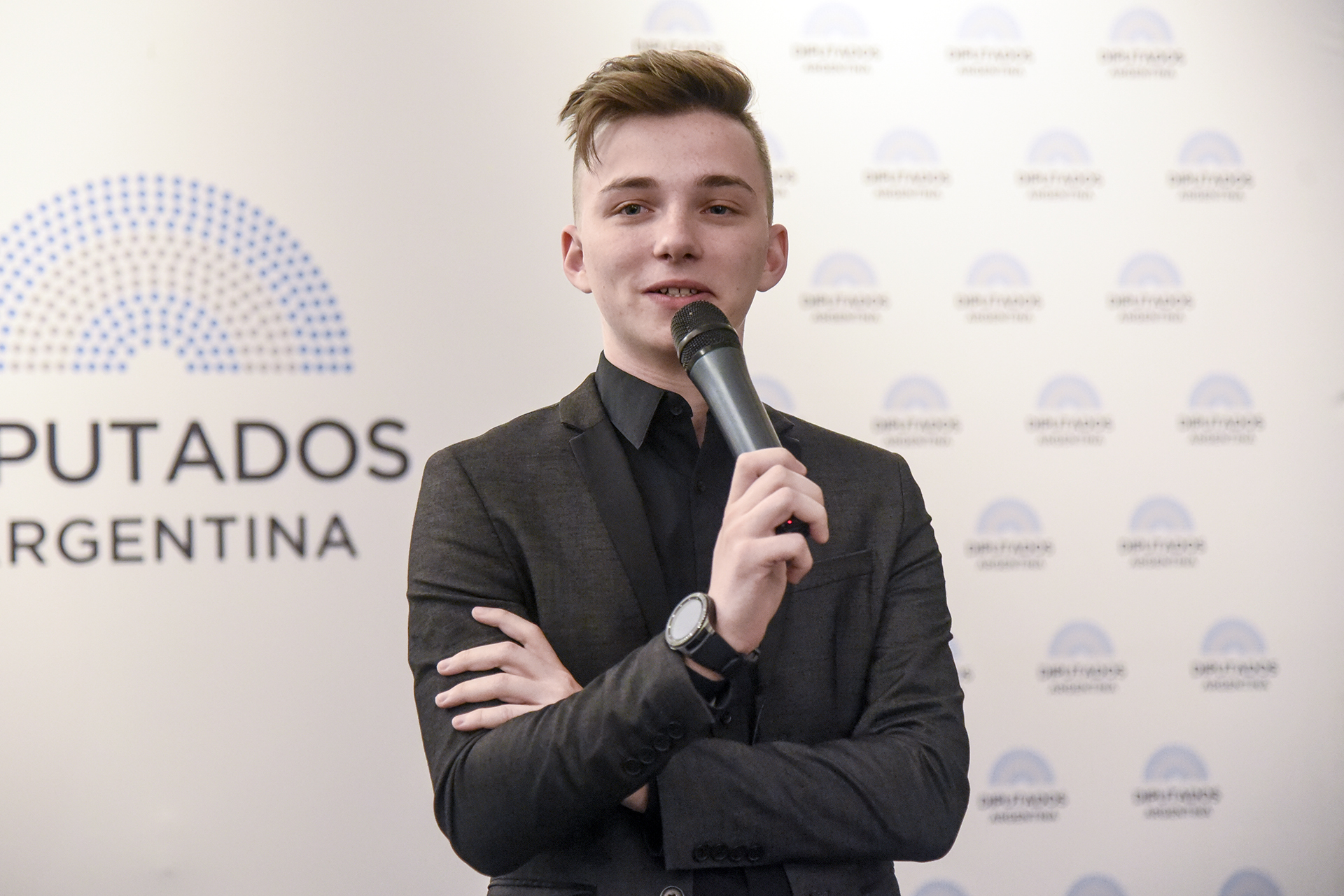 DISTINGUEN AL CAMPEÓN INTERNACIONAL DE ROBÓTICA POR SU APORTE A LA TECNOLOGÍA INCLUSIVA 