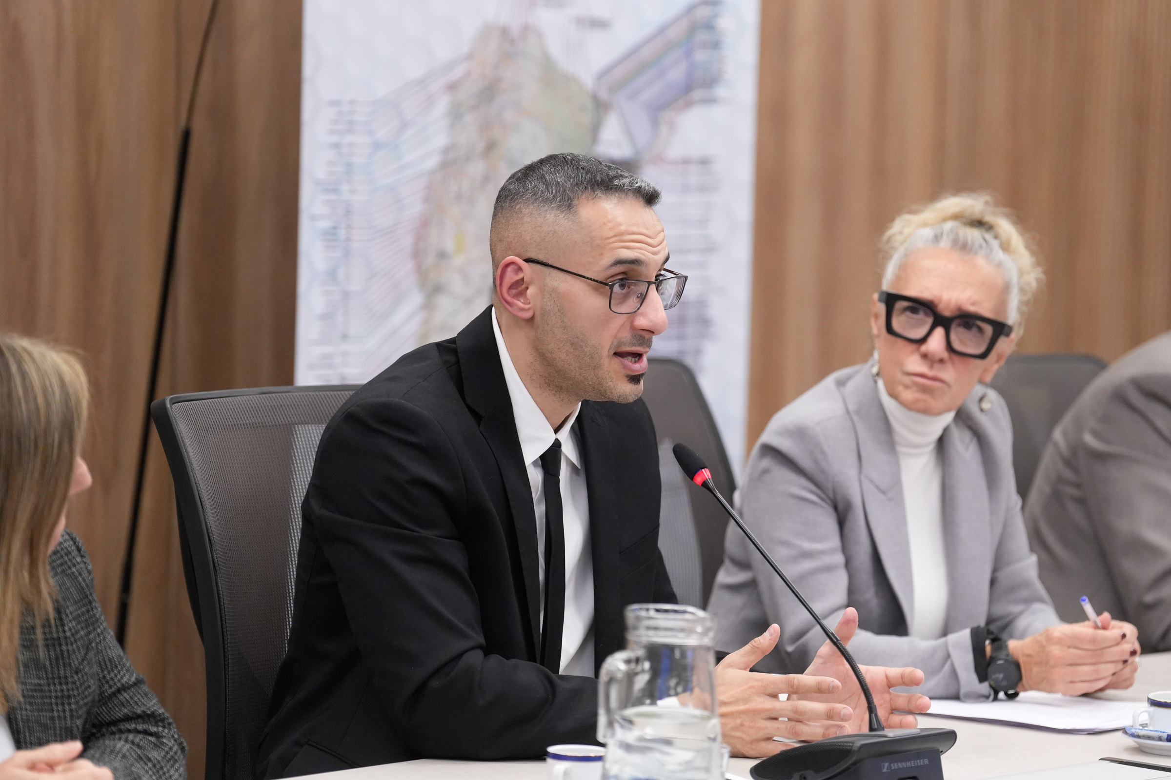 REALIZARON REUNIÓN INFORMATIVA SOBRE MERCADOS ILEGALES DE DROGAS SINTÉTICAS EN LA REGIÓN