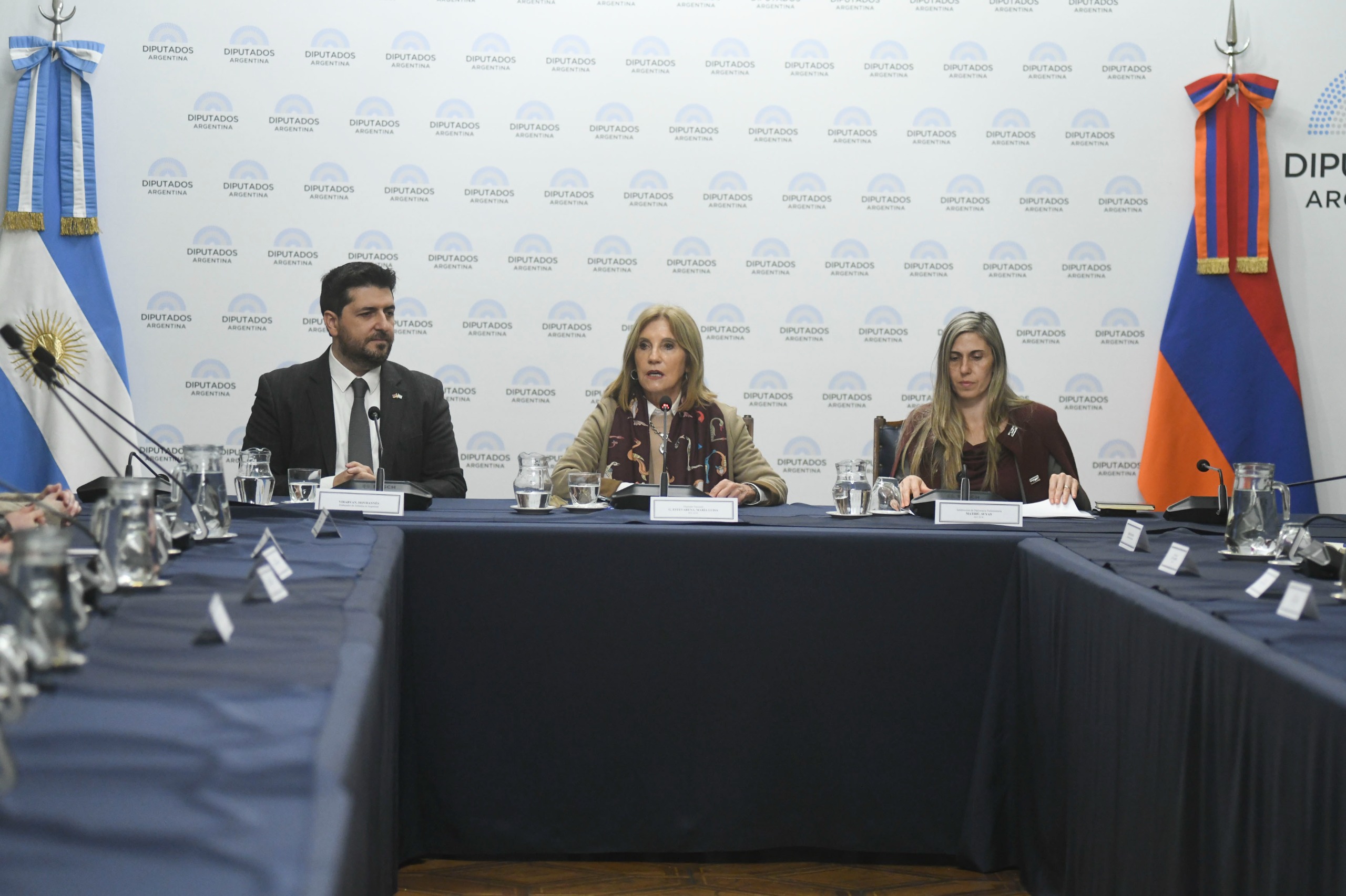 JUNTO AL EMBAJADOR VIRABYAN, CONSTITUYERON EL GRUPO PARLAMENTARIO DE AMISTAD CON ARMENIA
