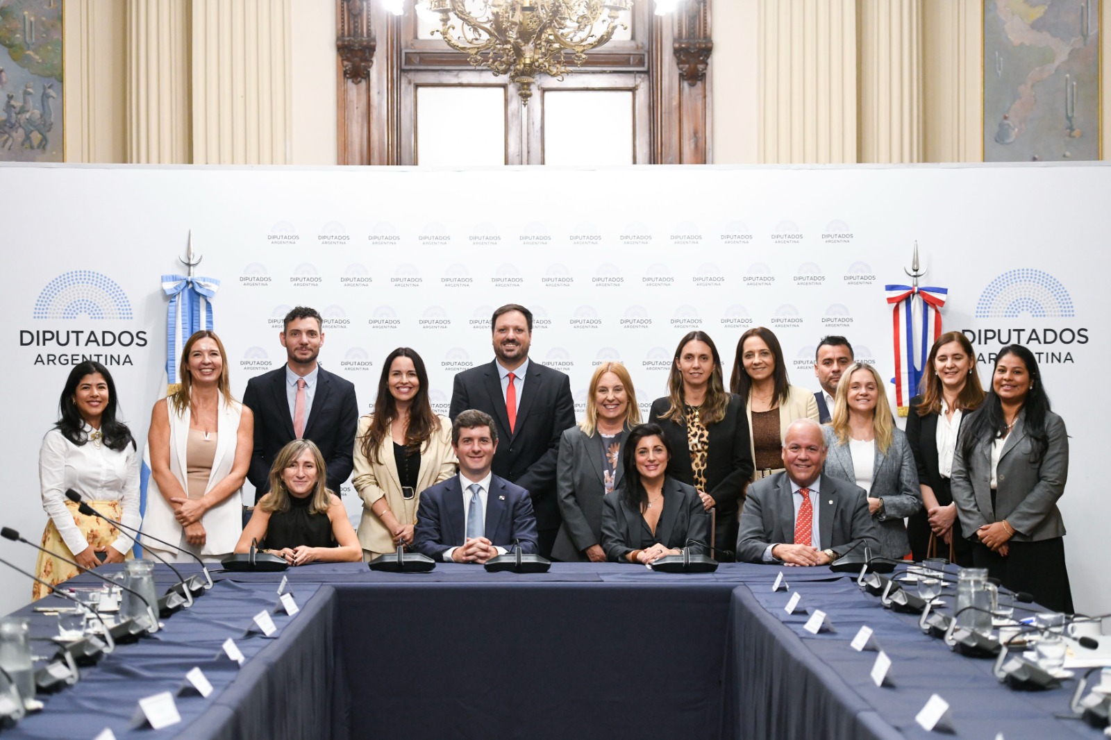 EL GRUPO PARLAMENTARIO DE AMISTAD CON PANAMÁ RECIBIÓ AL VICECANCILLER CARLOS HOYOS