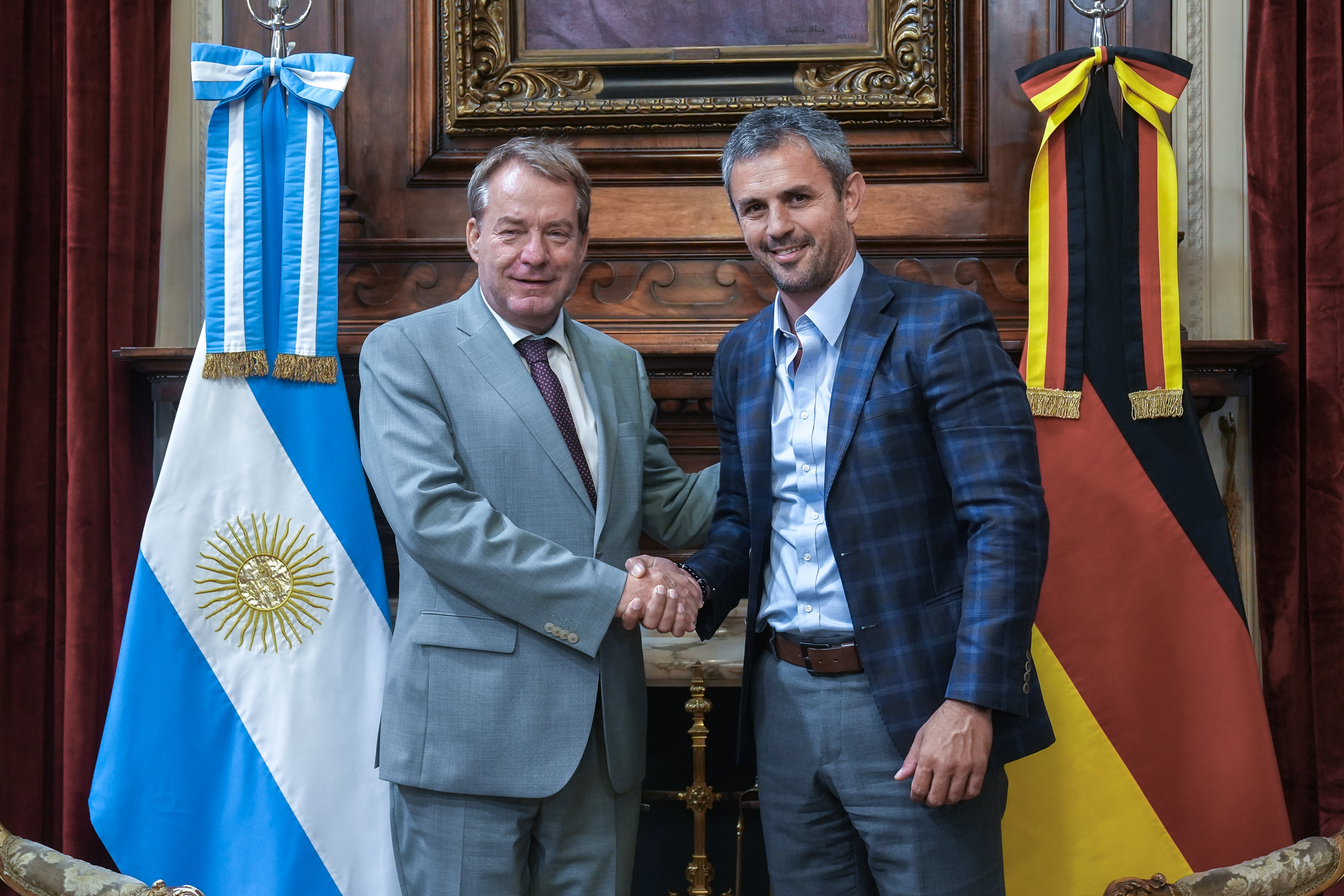 Martín Menem con el embajador de Alemania, en el Salón de Honor