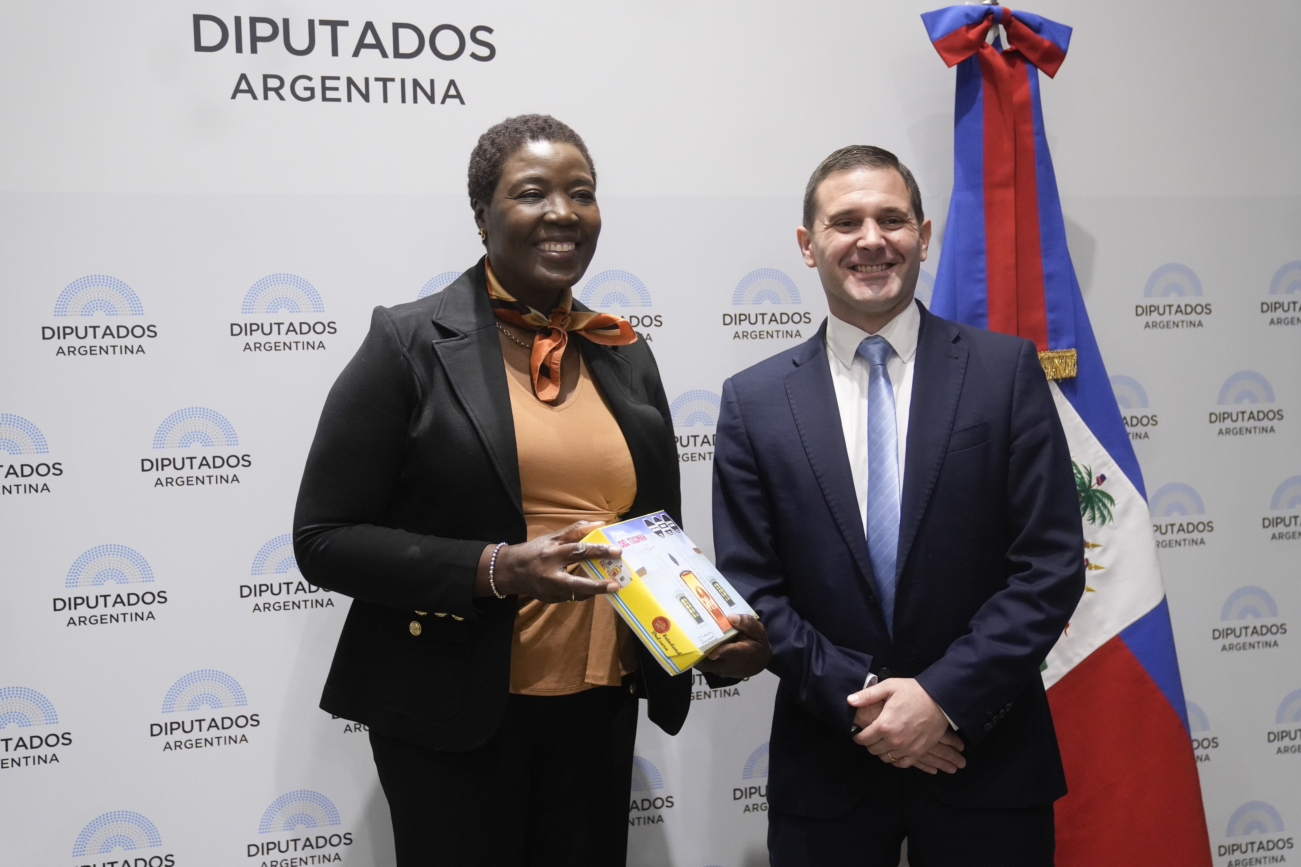 EL GRUPO PARLAMENTARIO DE AMISTAD CON HAITÍ RECIBIÓ A LA EMBAJADORA DE ESE PAÍS EN ARGENTINA