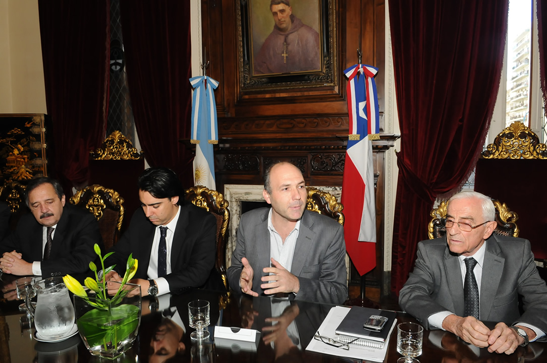 Carlos Ominami en el marco de las sesiones anuales en el Observatorio Malvinas Carlos Ominami en el marco de las sesiones anuales en el Observatorio Malvinas