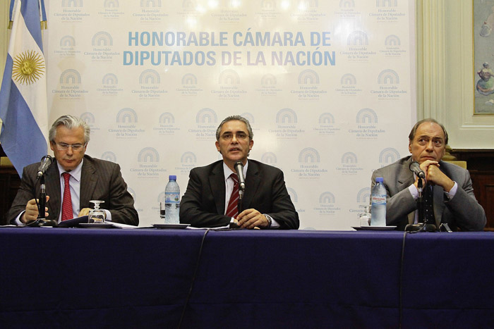 Zaffaroni y Garzón disertaron en Diputados sobre la Asamblea del Año XIII y los Derechos Humanos Zaffaroni y Garzón disertaron en Diputados sobre la Asamblea del Año XIII y los Derechos Humanos