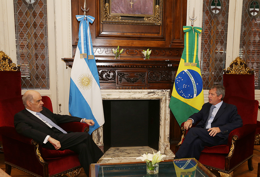 El Embajador brasileño visitó la HCDN El Embajador brasileño visitó la HCDN