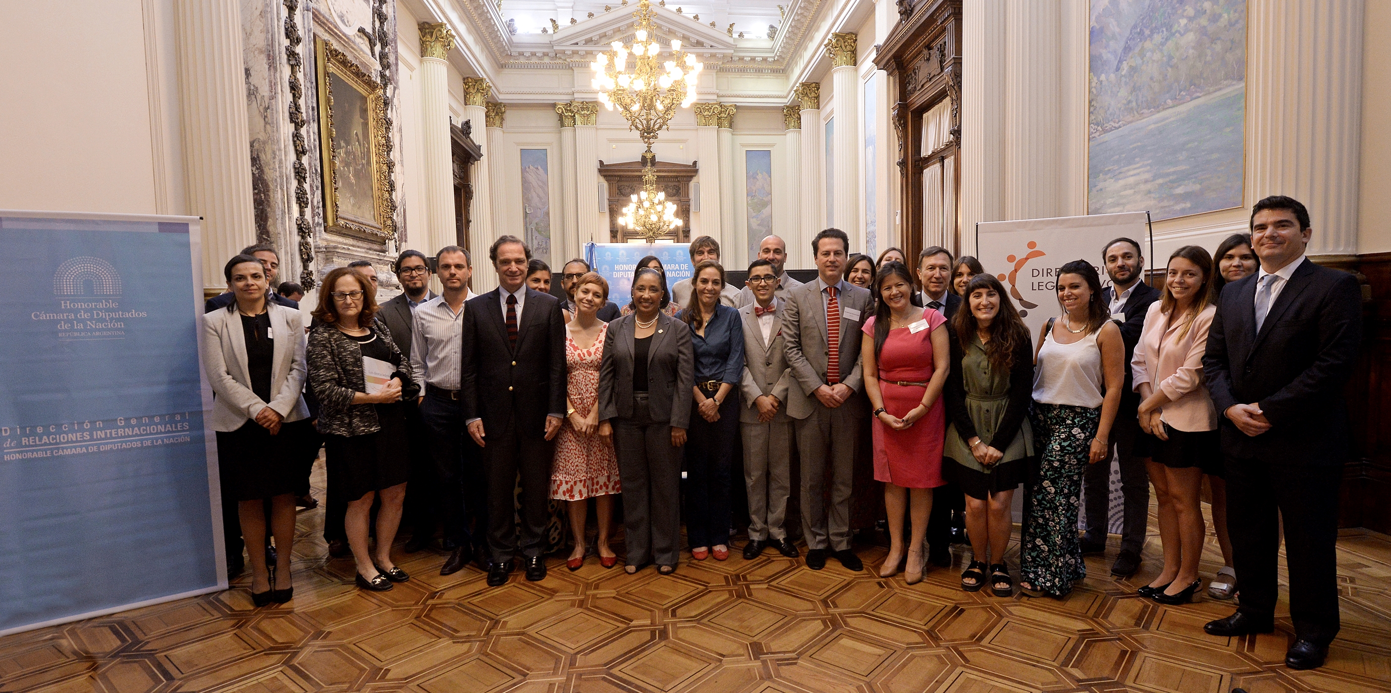 Debate sobre las “Oportunidades y Desafíos para un Parlamento Abierto” Debate sobre las “Oportunidades y Desafíos para un Parlamento Abierto”