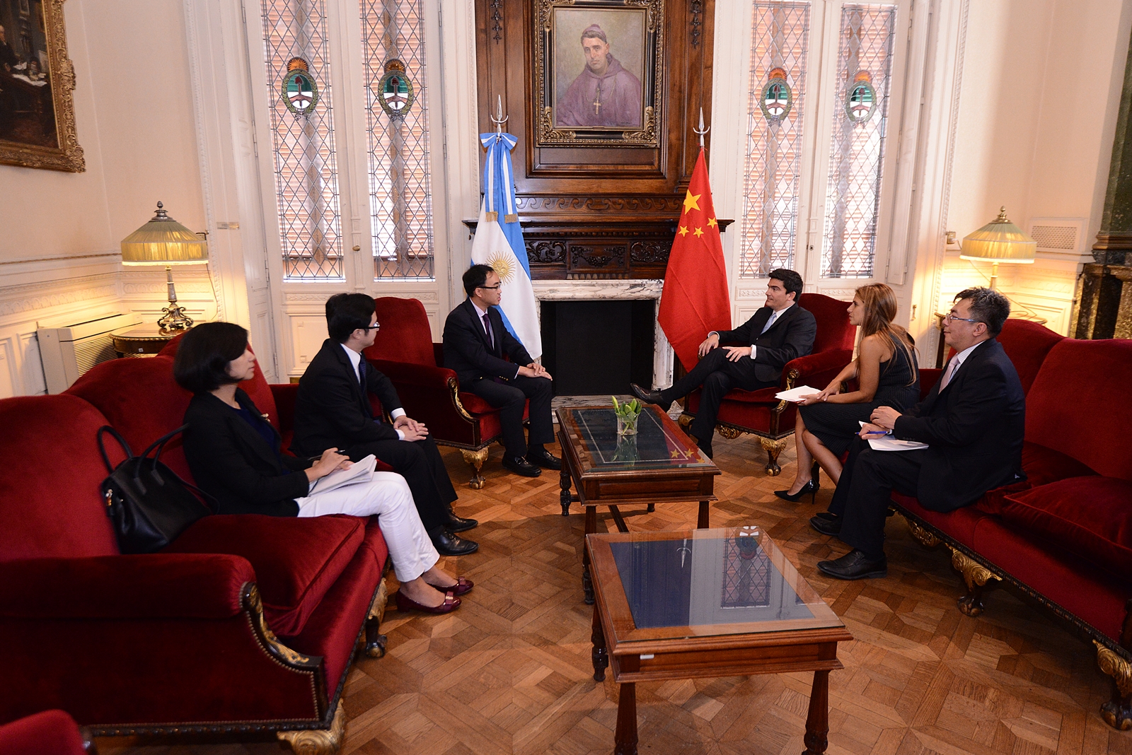 Visita de funcionario de la Embajada china a la HCDN Visita de funcionario de la Embajada china a la HCDN