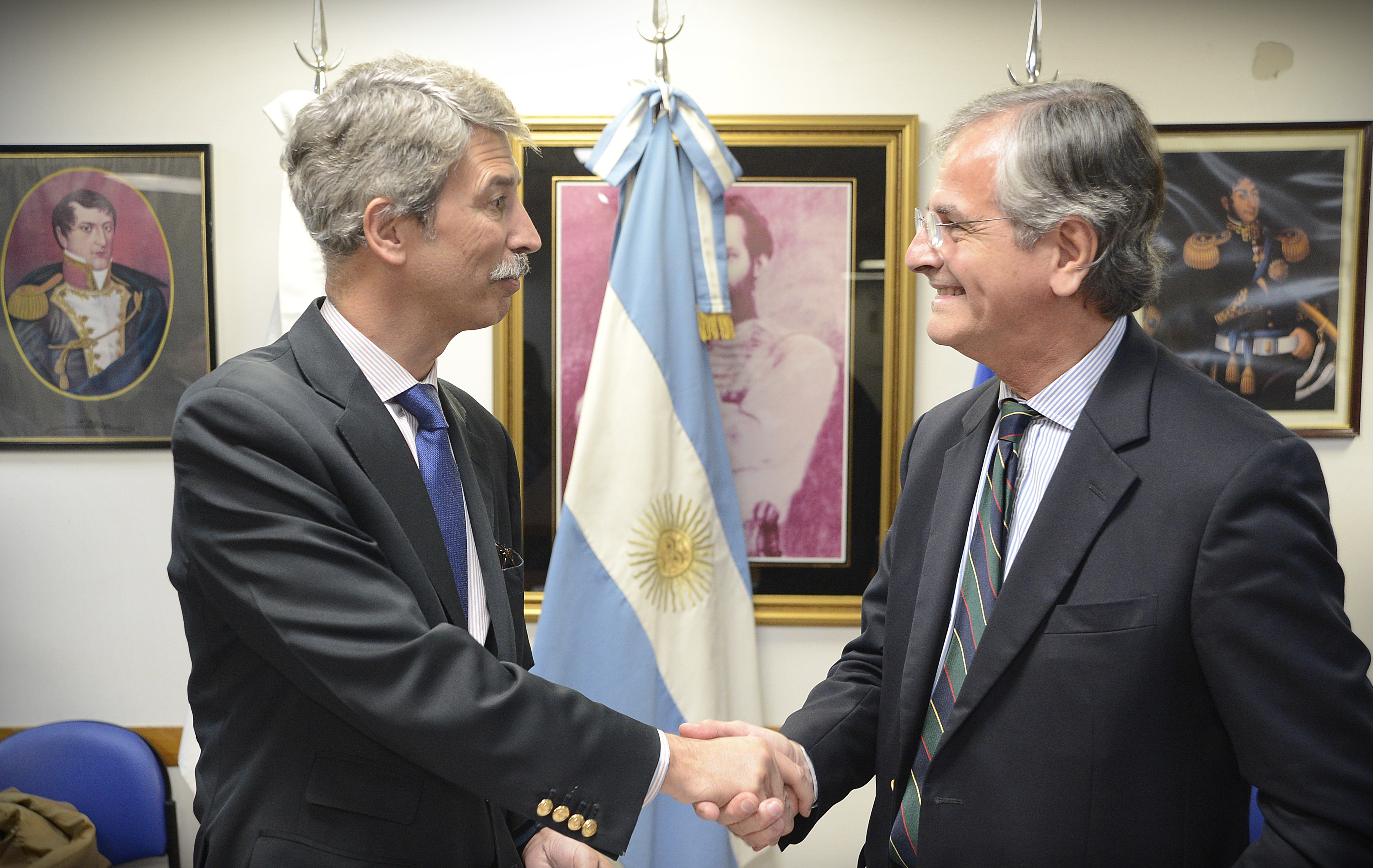 El Embajador de la Unión Europea en nuestro país se reunió con la Comisión del MERCOSUR El Embajador de la Unión Europea en nuestro país se reunió con la Comisión del MERCOSUR