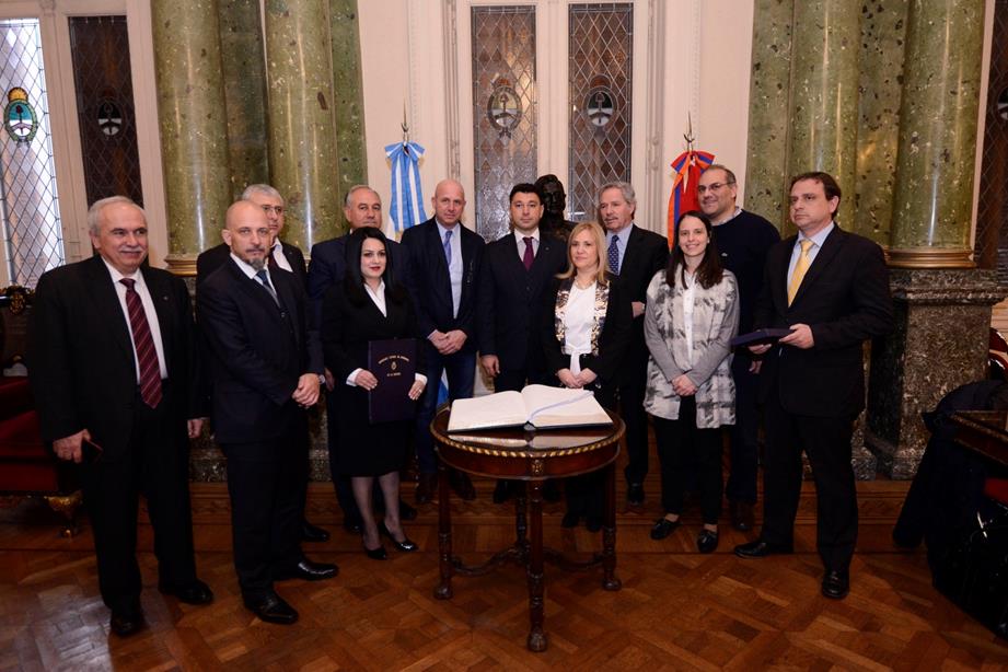 Delegación de parlamentarios armenios visitaron la HCDN Delegación de parlamentarios armenios visitaron la HCDN