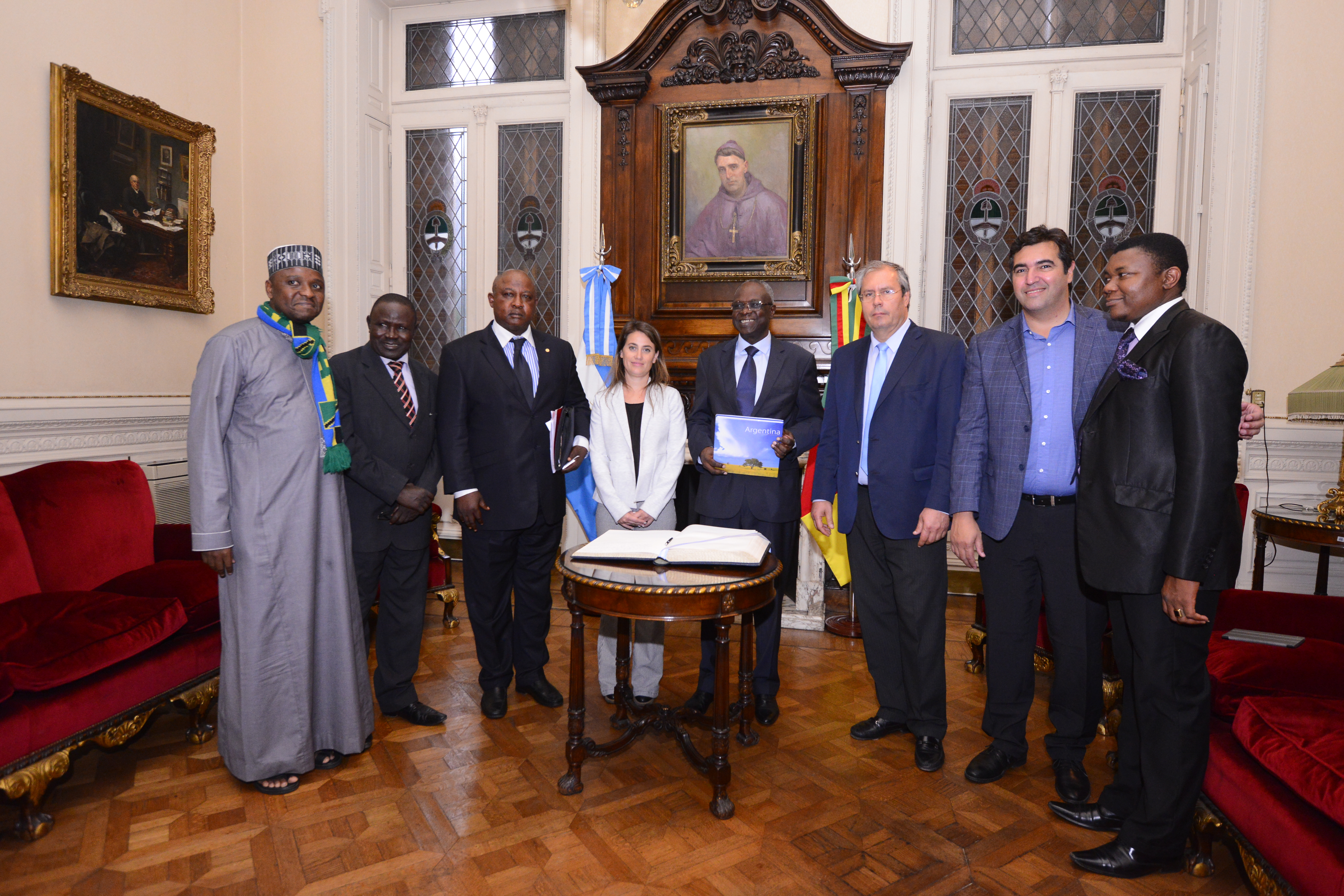 El Ministro de Empleo y Formación Profesional de Camerún se reunió con Diputados Nacionales El Ministro de Empleo y Formación Profesional de Camerún se reunió con Diputados Nacionales