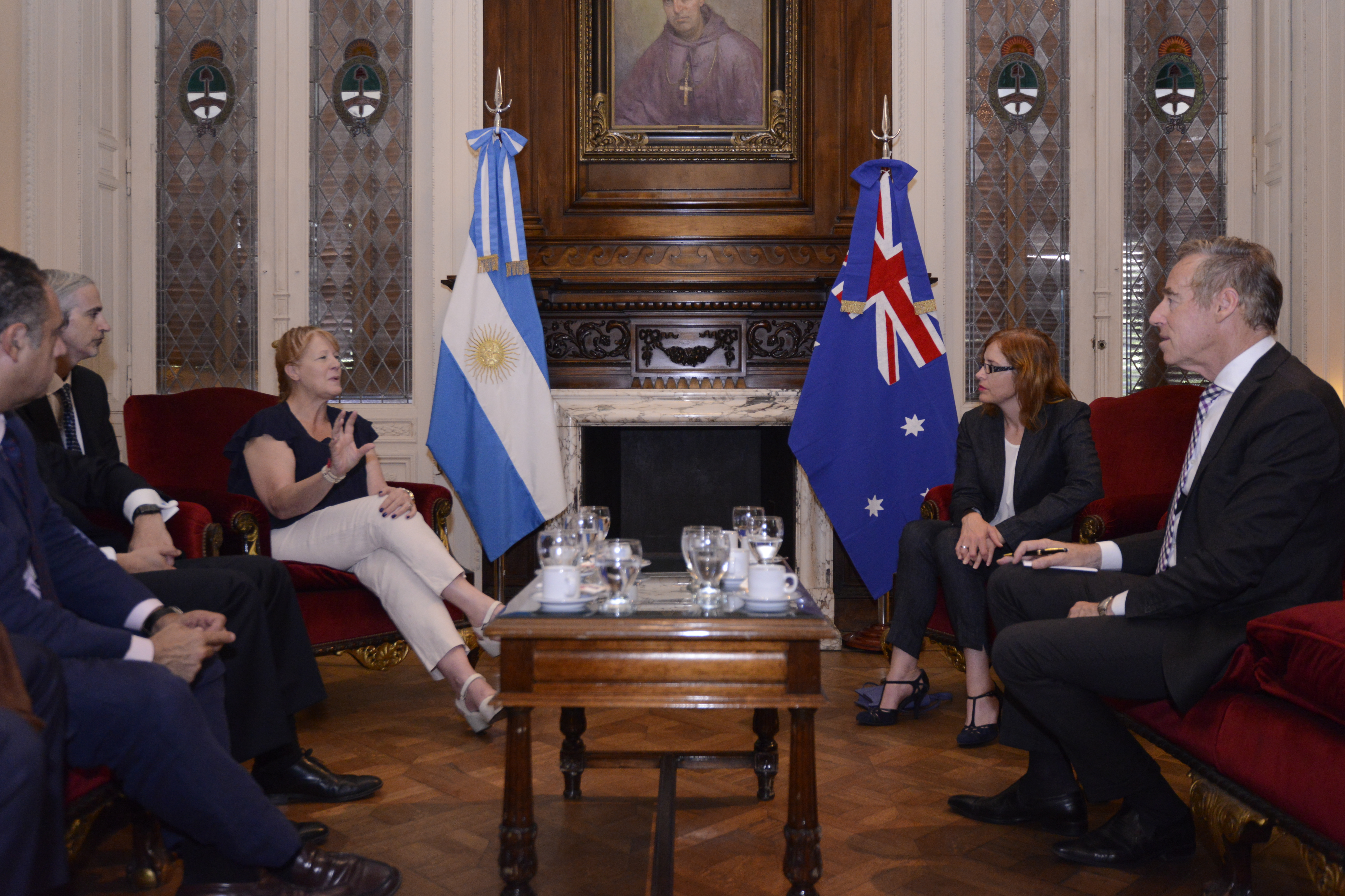 Encuentro con una diputada australiana Encuentro con una diputada australiana