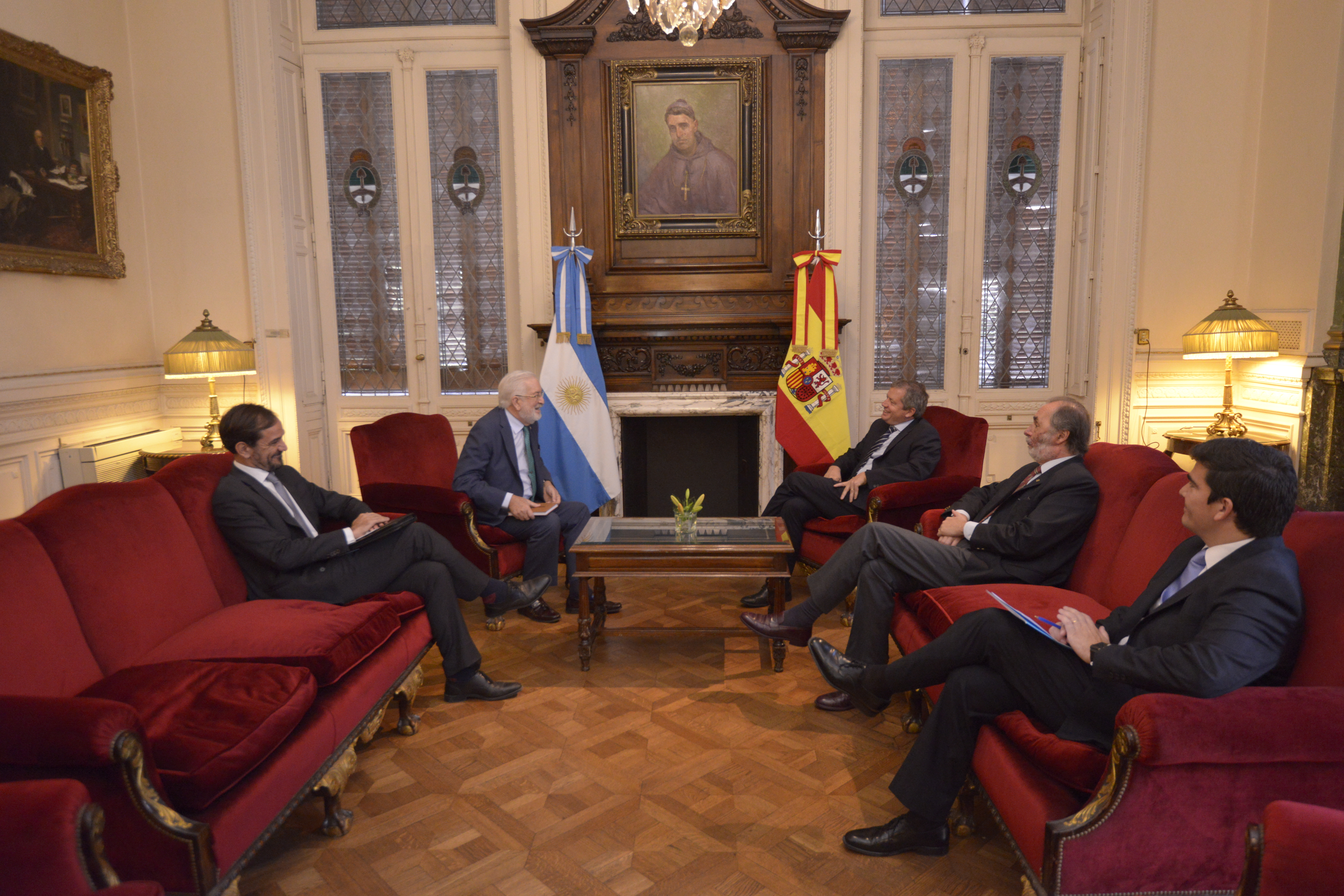 El Presidente de la H. Cámara de Diputados de la Nación, Dr. Emilio Monzó, recibió al Embajador del Reino de España en Argentina El Presidente de la H. Cámara de Diputados de la Nación, Dr. Emilio Monzó, recibió al Embajador del Reino de España en Argentina