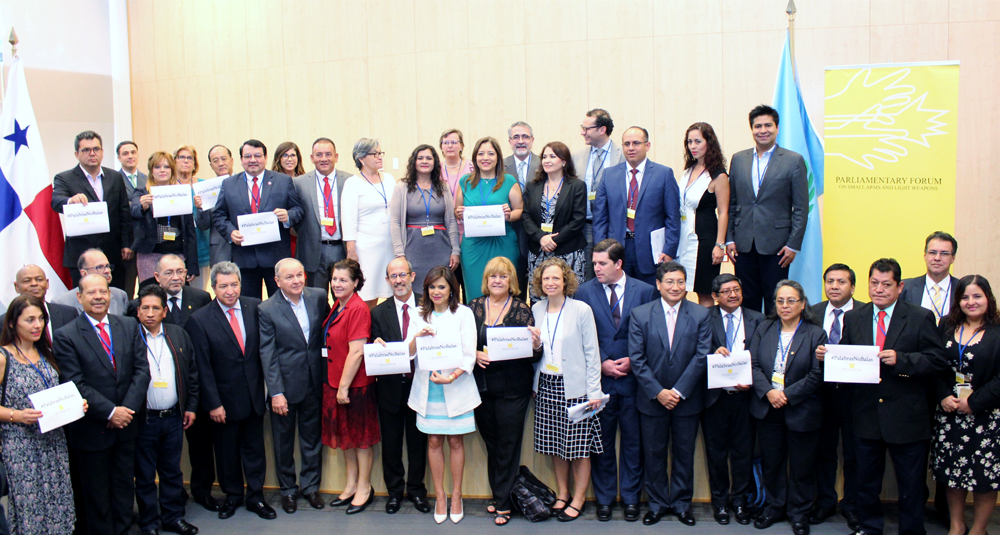 Seminario Regional del Foro Parlamentario sobre Armas Pequeñas y Ligeras Seminario Regional del Foro Parlamentario sobre Armas Pequeñas y Ligeras