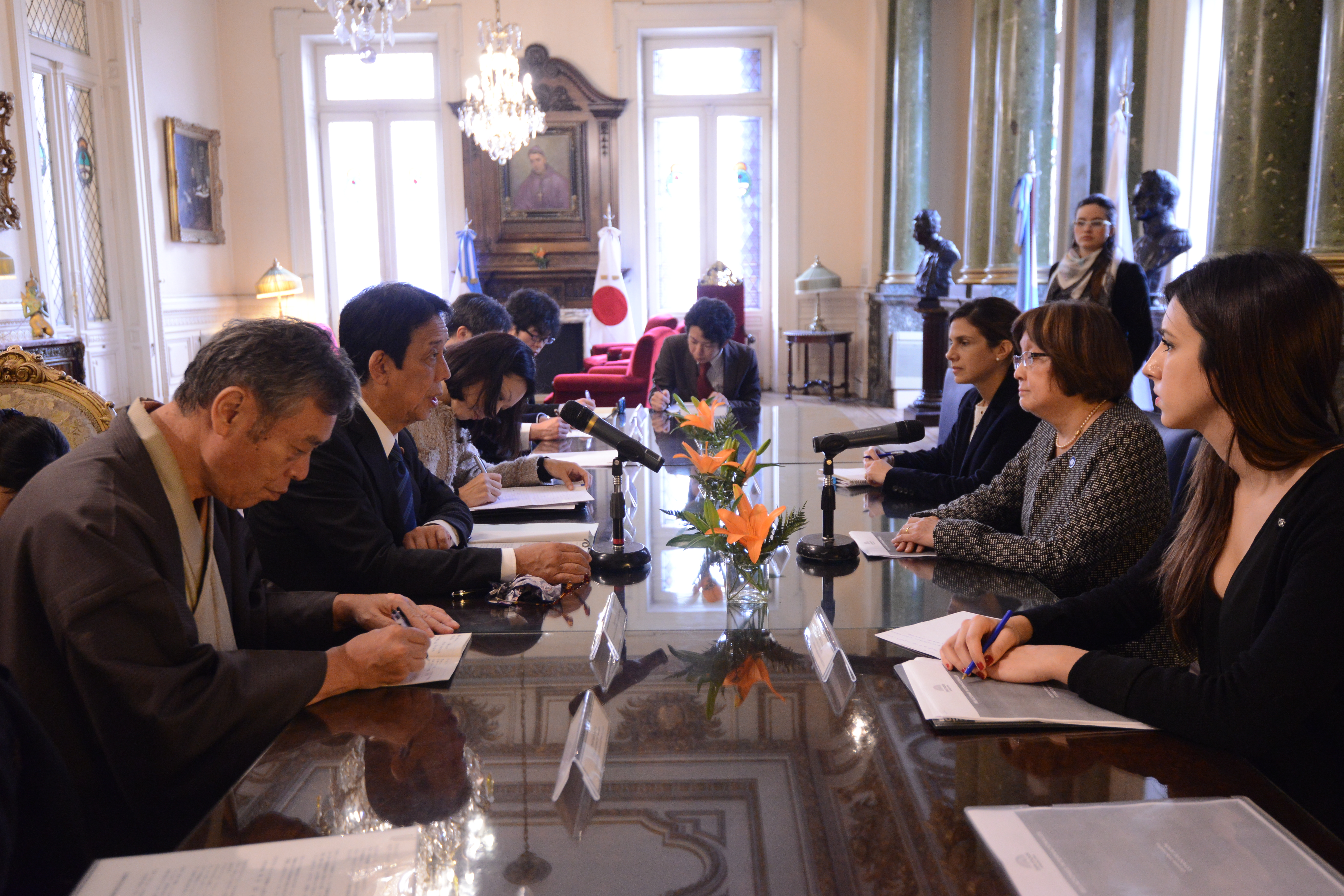 Un grupo parlamentario japonés visitó la HCDN