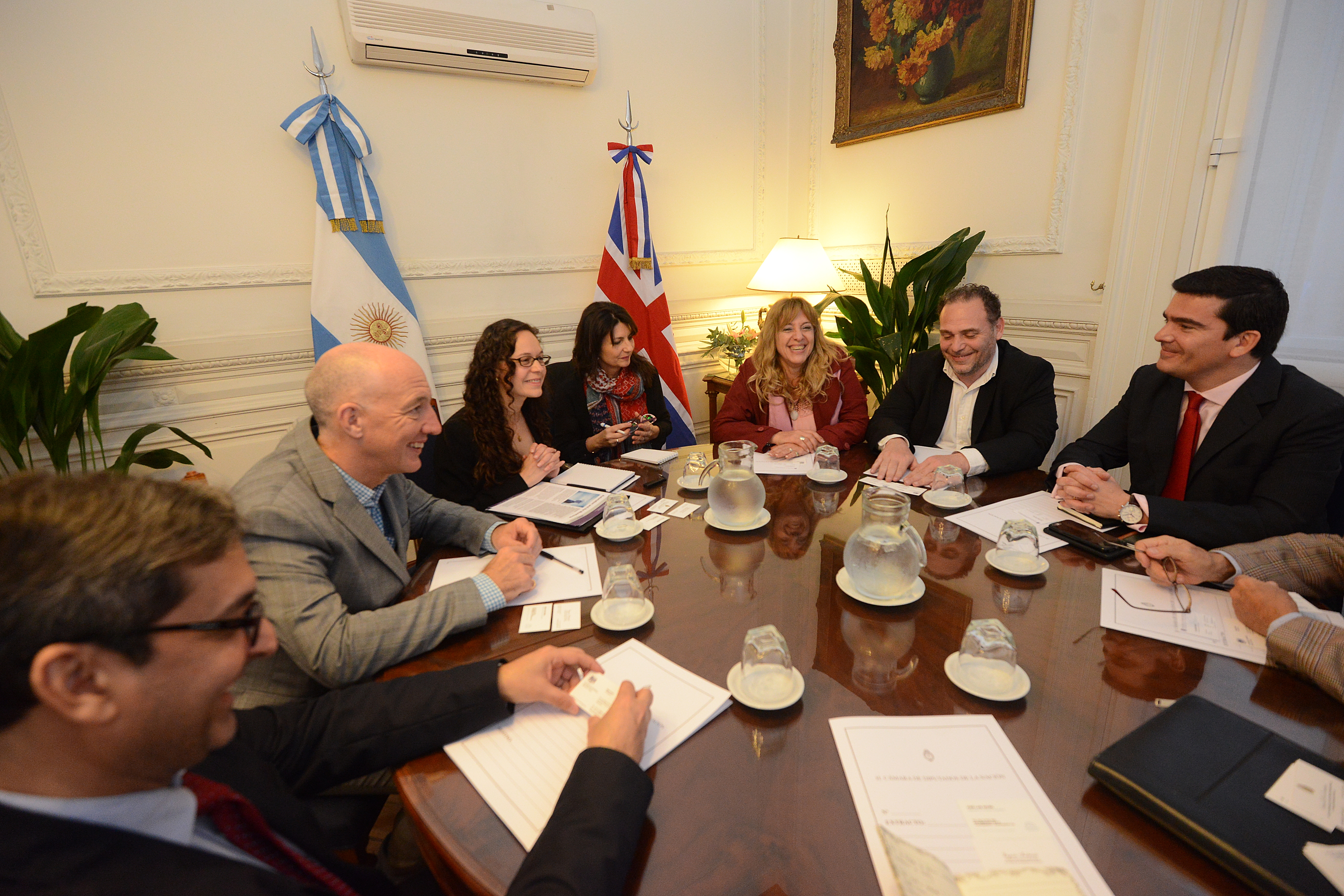 Visita de una experta del Parlamento británico Visita de una experta del Parlamento británico
