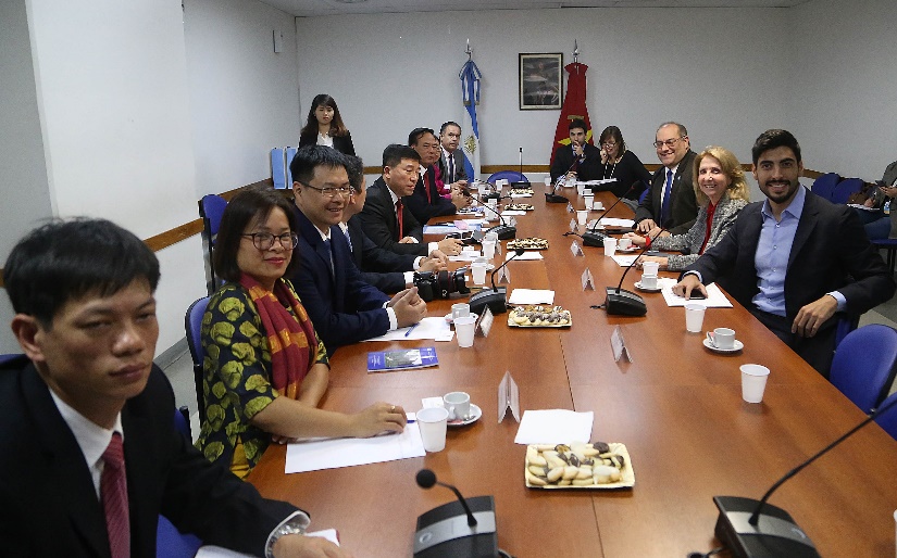 Visita de parlamentarios vietnamitas Visita de parlamentarios vietnamitas