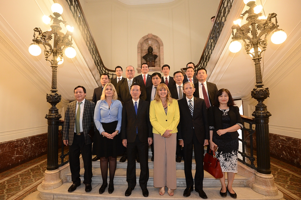 Visita de una comitiva parlamentaria de la República Socialista de Vietnam