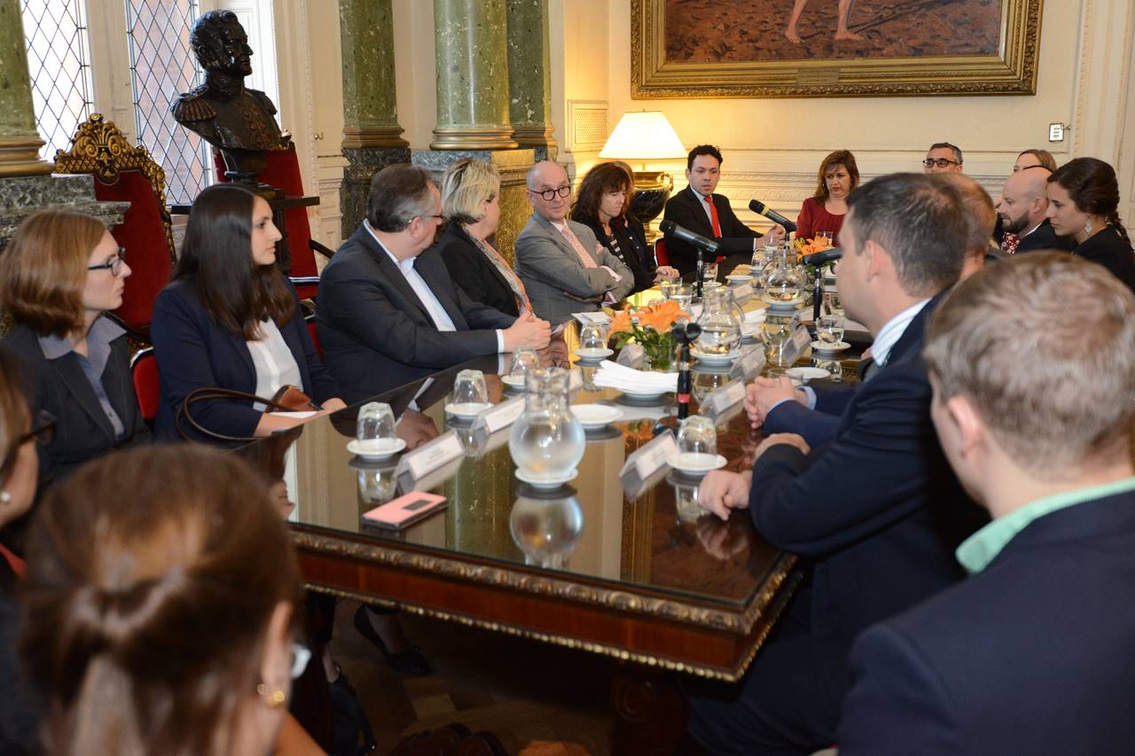 Visita de funcionaria del gobierno alemán Visita de funcionaria del gobierno alemán
