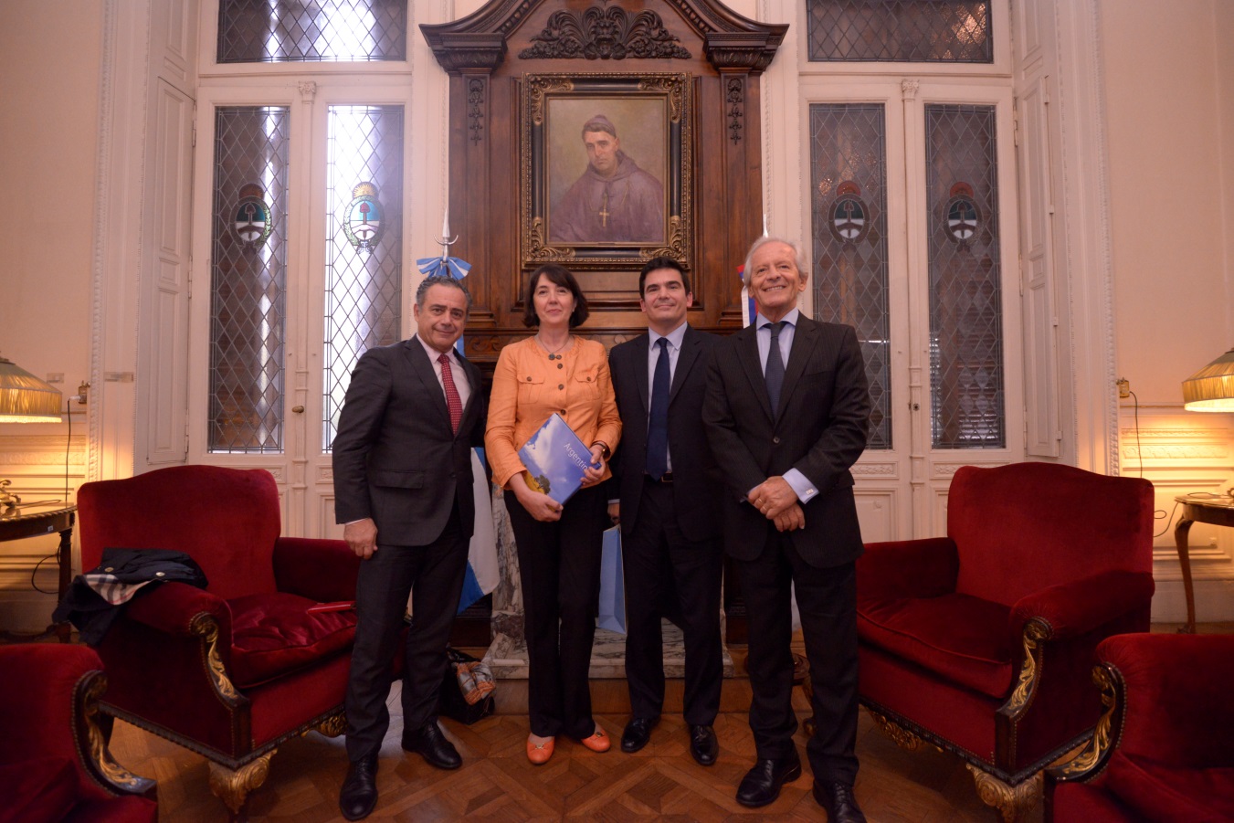 Visita de la Embajadora serbia en nuestro país Visita de la Embajadora serbia en nuestro país