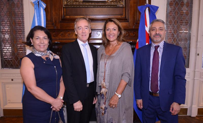 El Embajador de Australia visitó la HCDN