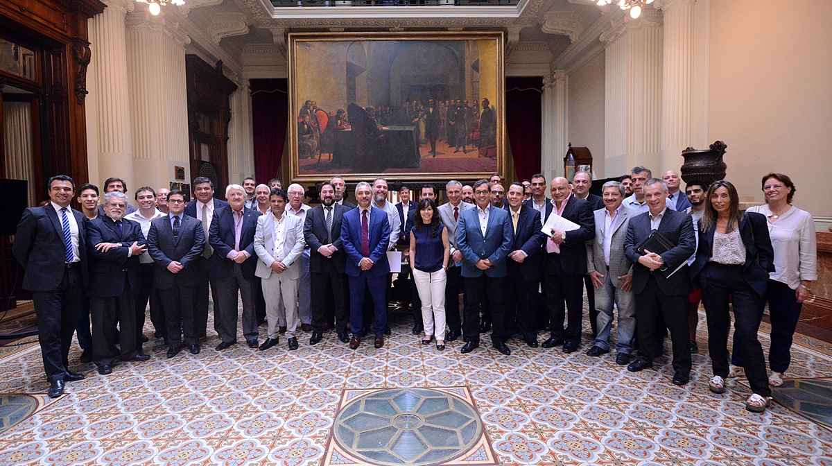 Expertos debatieron acerca de los desafíos de la 4° Revolución Industrial para el mundo del trabajo Expertos debatieron acerca de los desafíos de la 4° Revolución Industrial para el mundo del trabajo