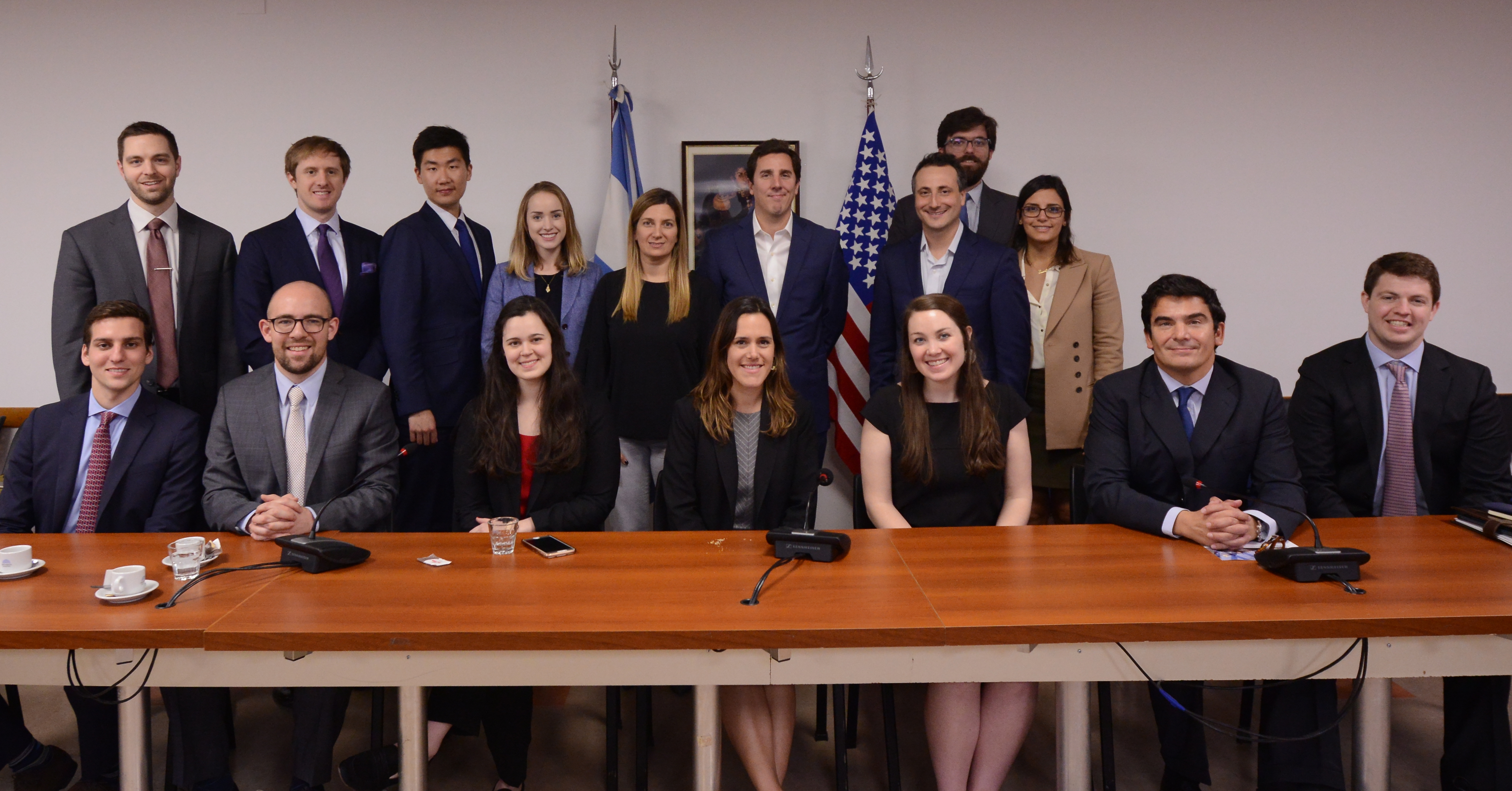 Estudiantes de la Universidad Johns Hopkins y un alto funcionario del Wilson Center visitaron la HCDN