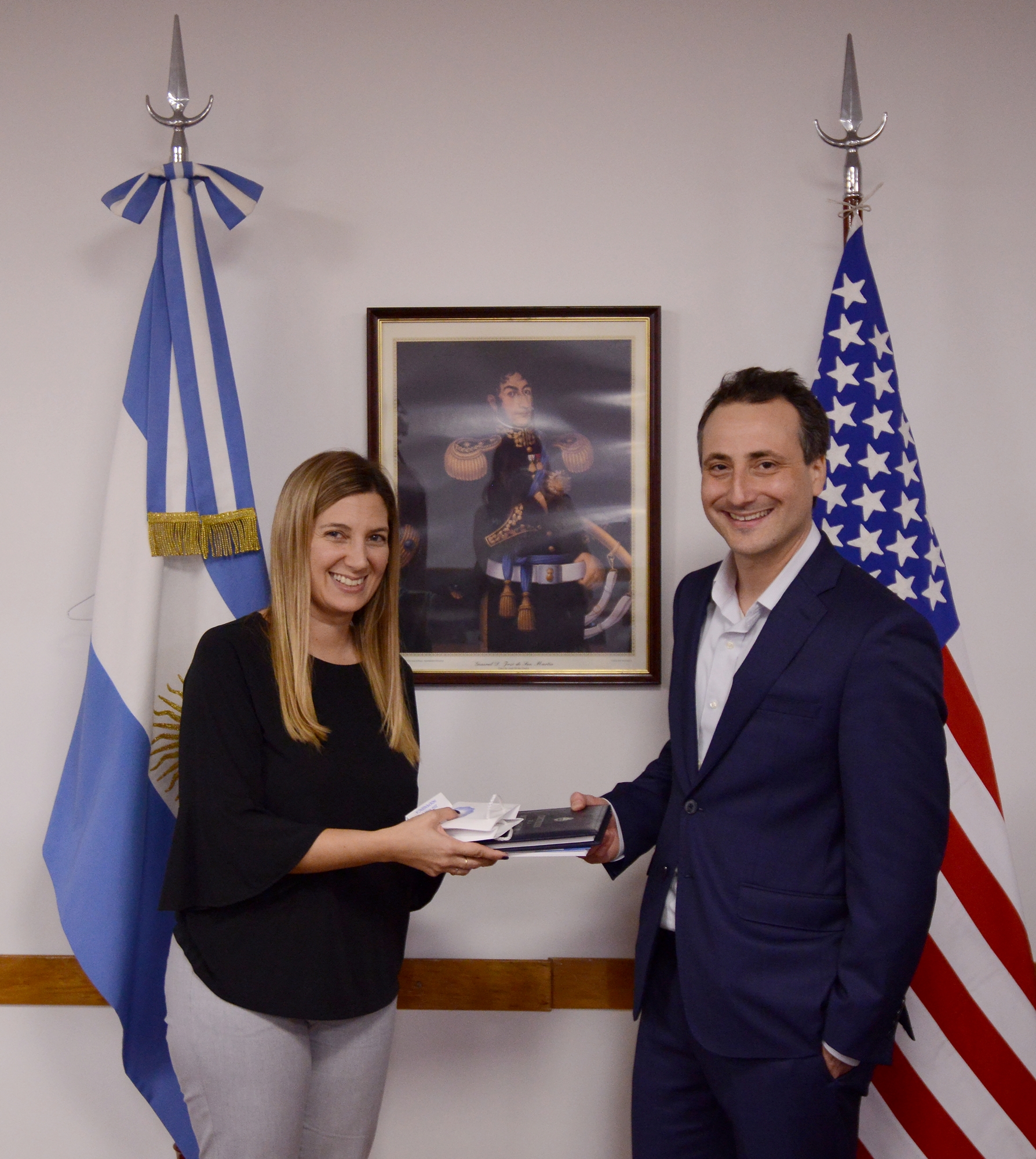 Estudiantes de la Universidad Johns Hopkins y un alto funcionario del Wilson Center visitaron la HCDN