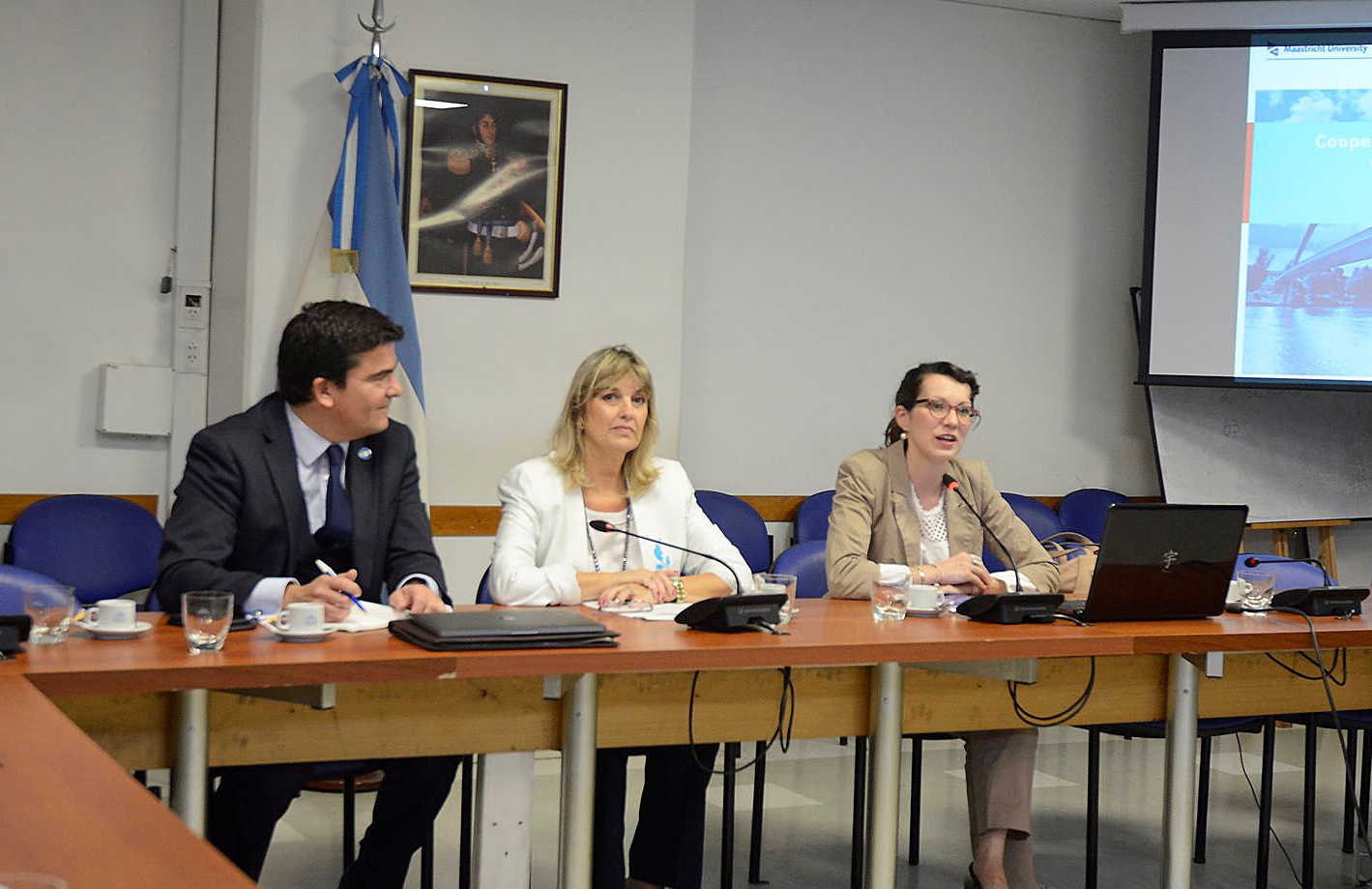 Experta en Parlamentos Europeos visitó la H. Cámara de Diputados y aportó sus experiencias Experta en Parlamentos Europeos visitó la H. Cámara de Diputados y aportó sus experiencias
