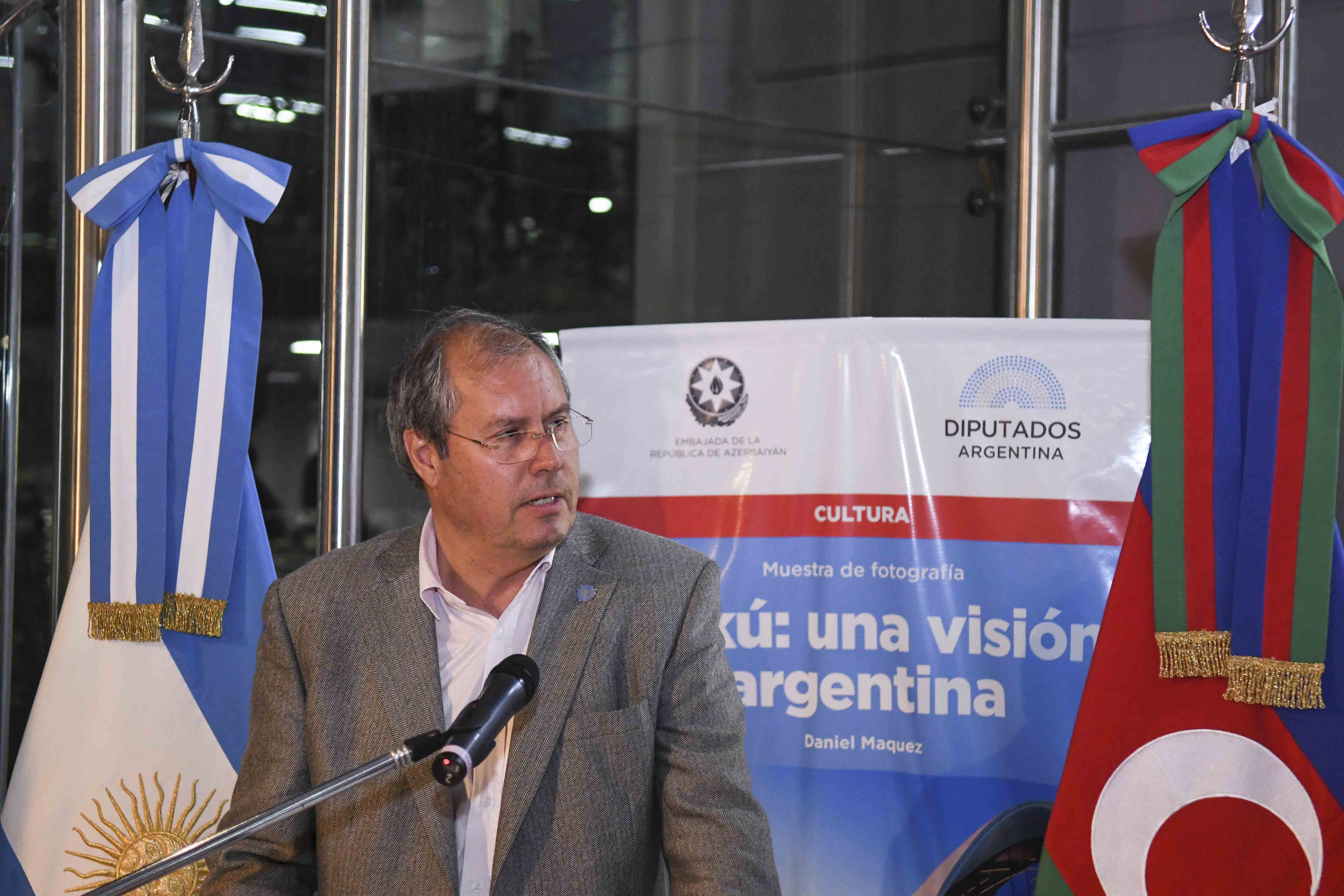Muestra Fotográfica “Bakú: una visión argentina”, sobre la capital azerí Muestra Fotográfica “Bakú: una visión argentina”, sobre la capital azerí