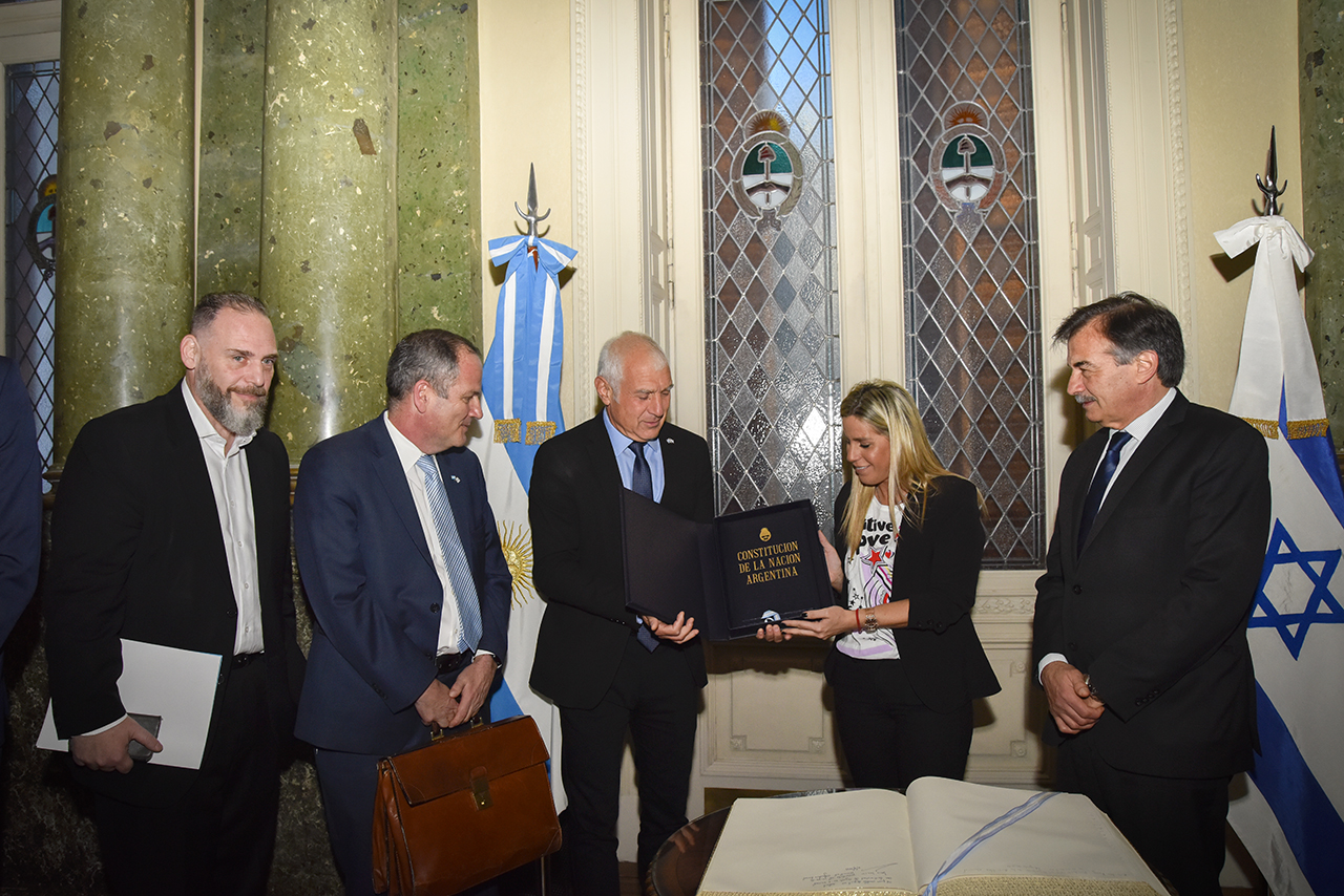 Diputados y Senadores Nacionales recibieron una delegación israelí en el H. Congreso de la Nación Diputados y Senadores Nacionales recibieron una delegación israelí en el H. Congreso de la Nación