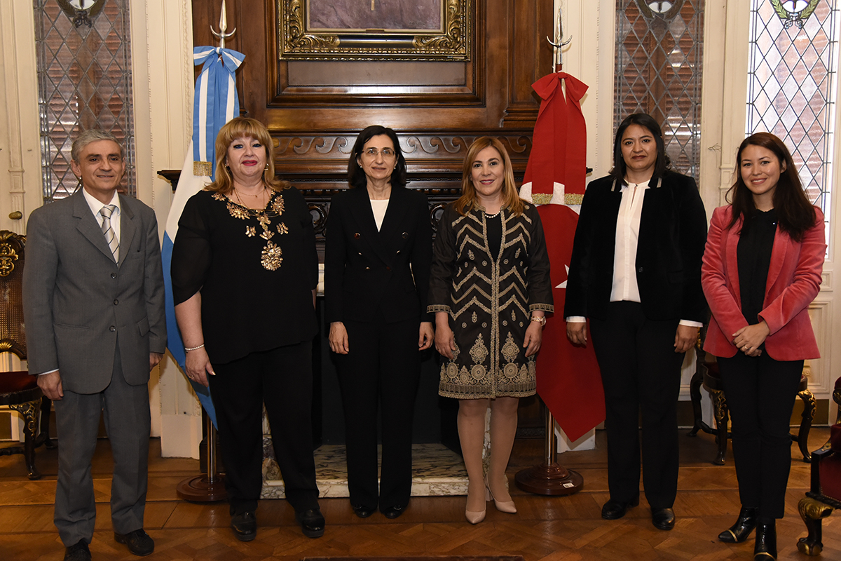 La Embajadora de Turquía visitó la H. Cámara de Diputados de la Nación La Embajadora de Turquía visitó la H. Cámara de Diputados de la Nación
