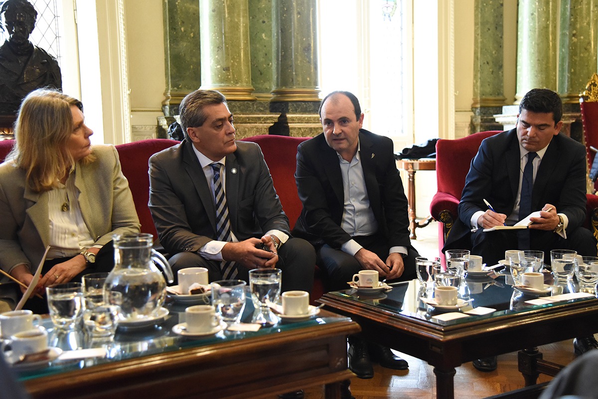 El Comisario de Salud y Seguridad Alimentaria de la Unión Europea visitó la Cámara de Diputados El Comisario de Salud y Seguridad Alimentaria de la Unión Europea visitó la Cámara de Diputados