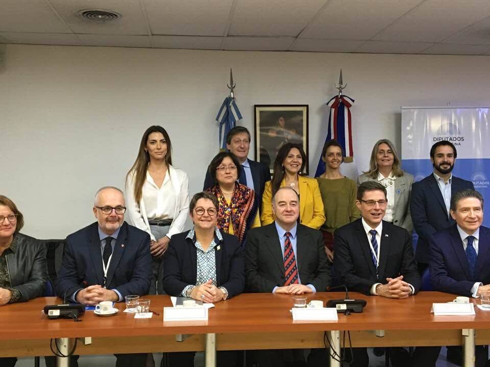 El Grupo Parlamentario de Amistad con Francia mantuvo una reunión con la delegación de ese país El Grupo Parlamentario de Amistad con Francia mantuvo una reunión con la delegación de ese país