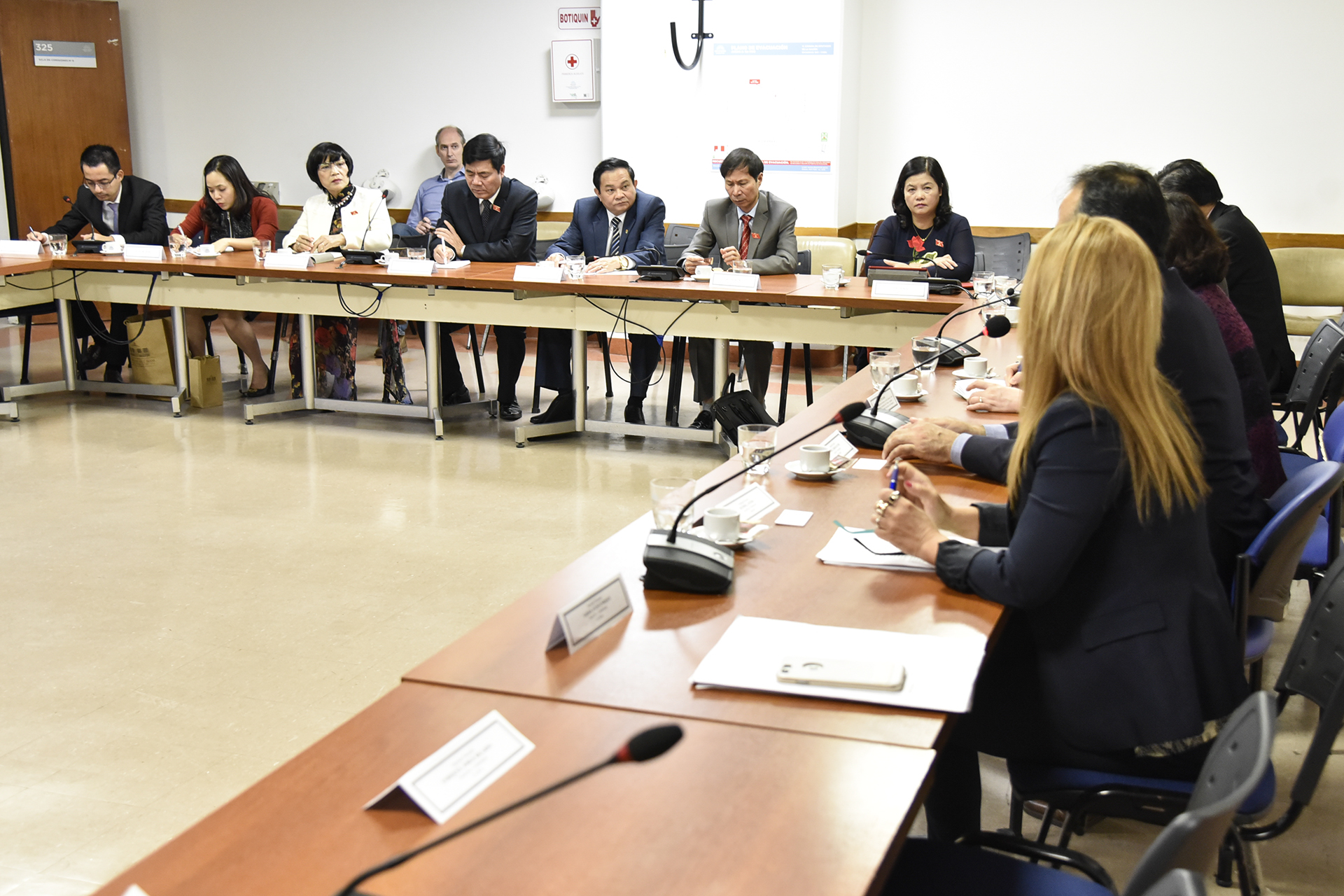 Una delegación de parlamentarios vietnamitas se reunió con sus pares argentinos Una delegación de parlamentarios vietnamitas se reunió con sus pares argentinos