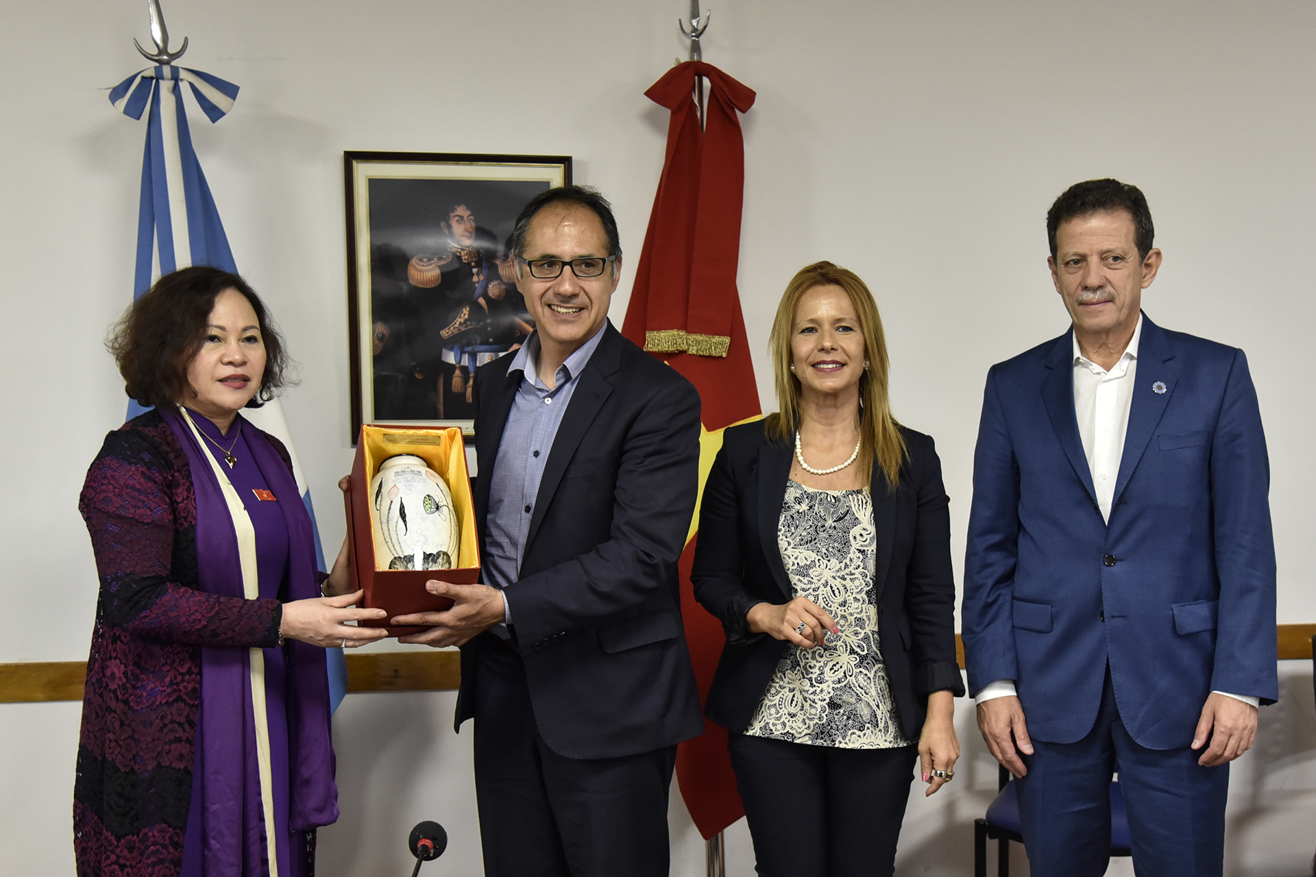 Una delegación de parlamentarios vietnamitas se reunió con sus pares argentinos Una delegación de parlamentarios vietnamitas se reunió con sus pares argentinos