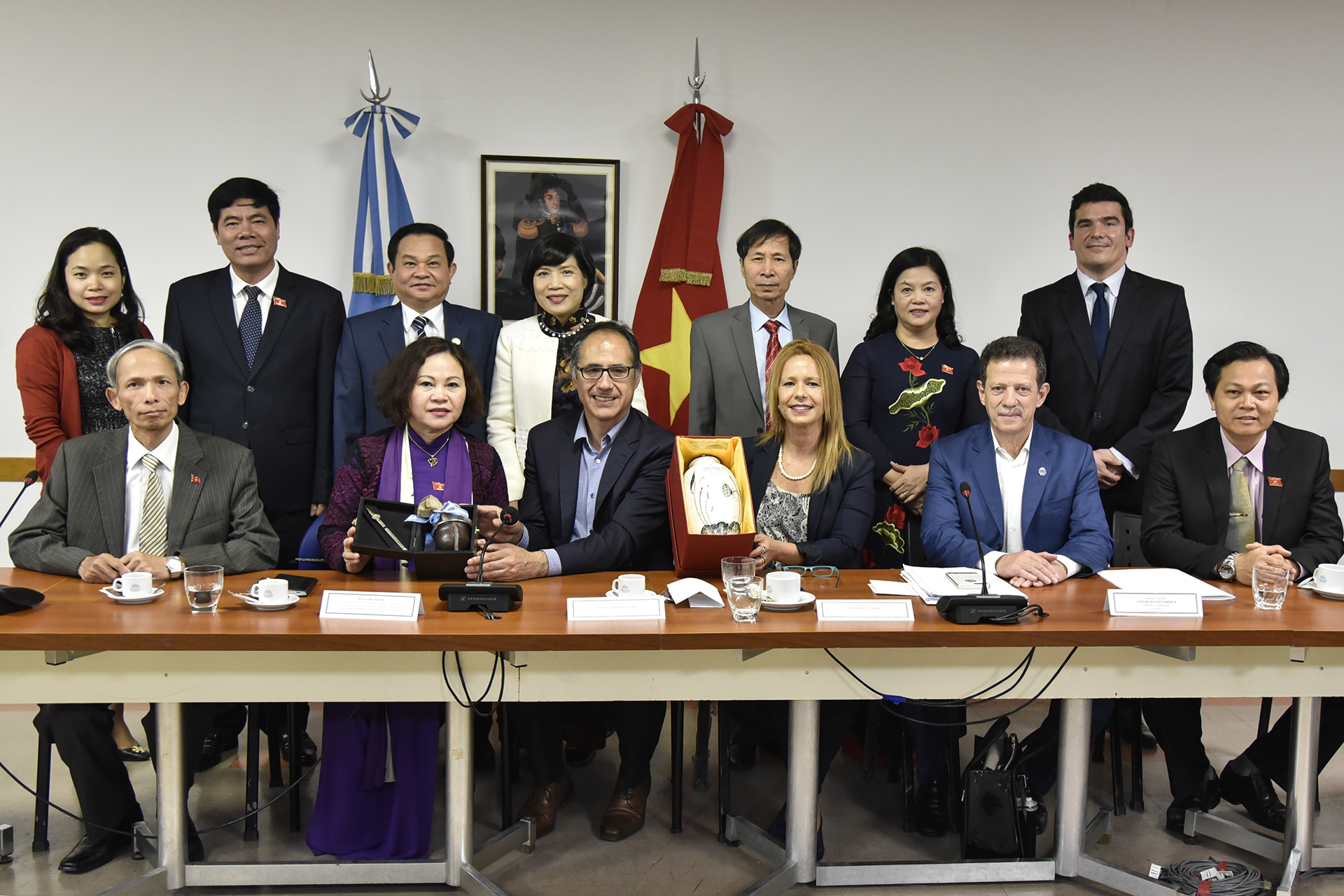 Una delegación de parlamentarios vietnamitas se reunió con sus pares argentinos Una delegación de parlamentarios vietnamitas se reunió con sus pares argentinos