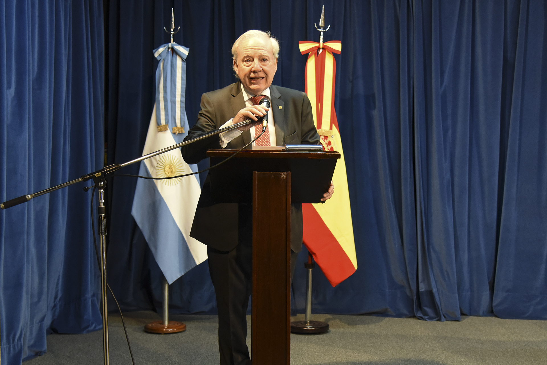 Diputados conmemoraron el 40° aniversario de la Constitución Nacional de España Diputados conmemoraron el 40° aniversario de la Constitución Nacional de España