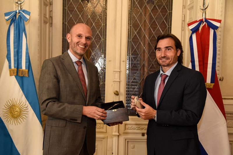 Impulso legislativo a las relaciones con el Reino de los Países Bajos Impulso legislativo a las relaciones con el Reino de los Países Bajos