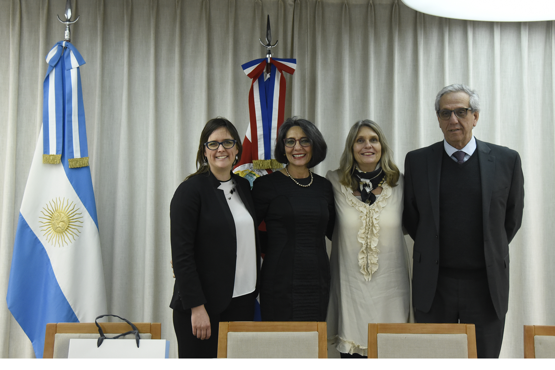 Diputados despiden a la Embajadora de la República de Costa Rica en el país Diputados despiden a la Embajadora de la República de Costa Rica en el país