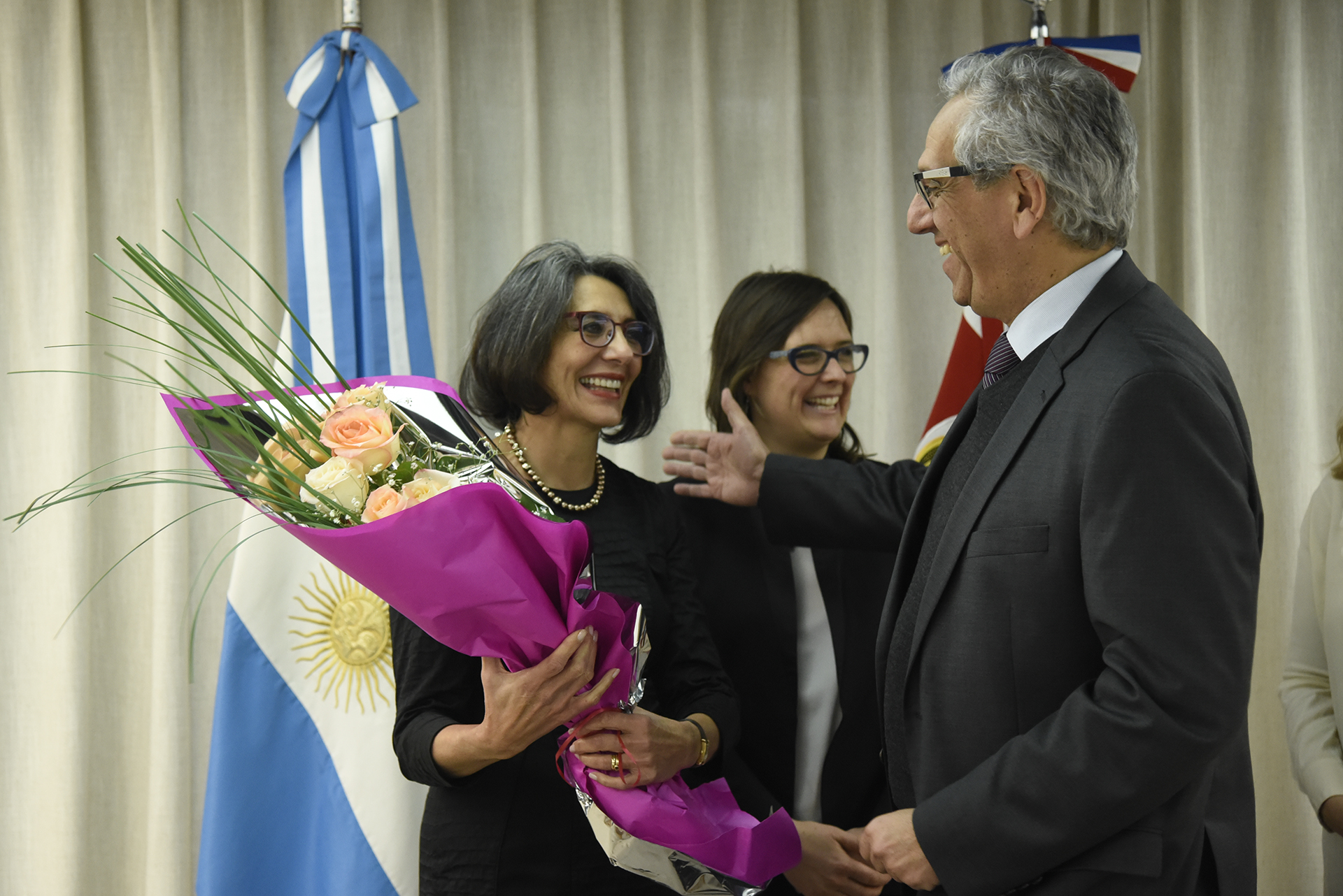 Diputados despiden a la Embajadora de la República de Costa Rica en el país Diputados despiden a la Embajadora de la República de Costa Rica en el país