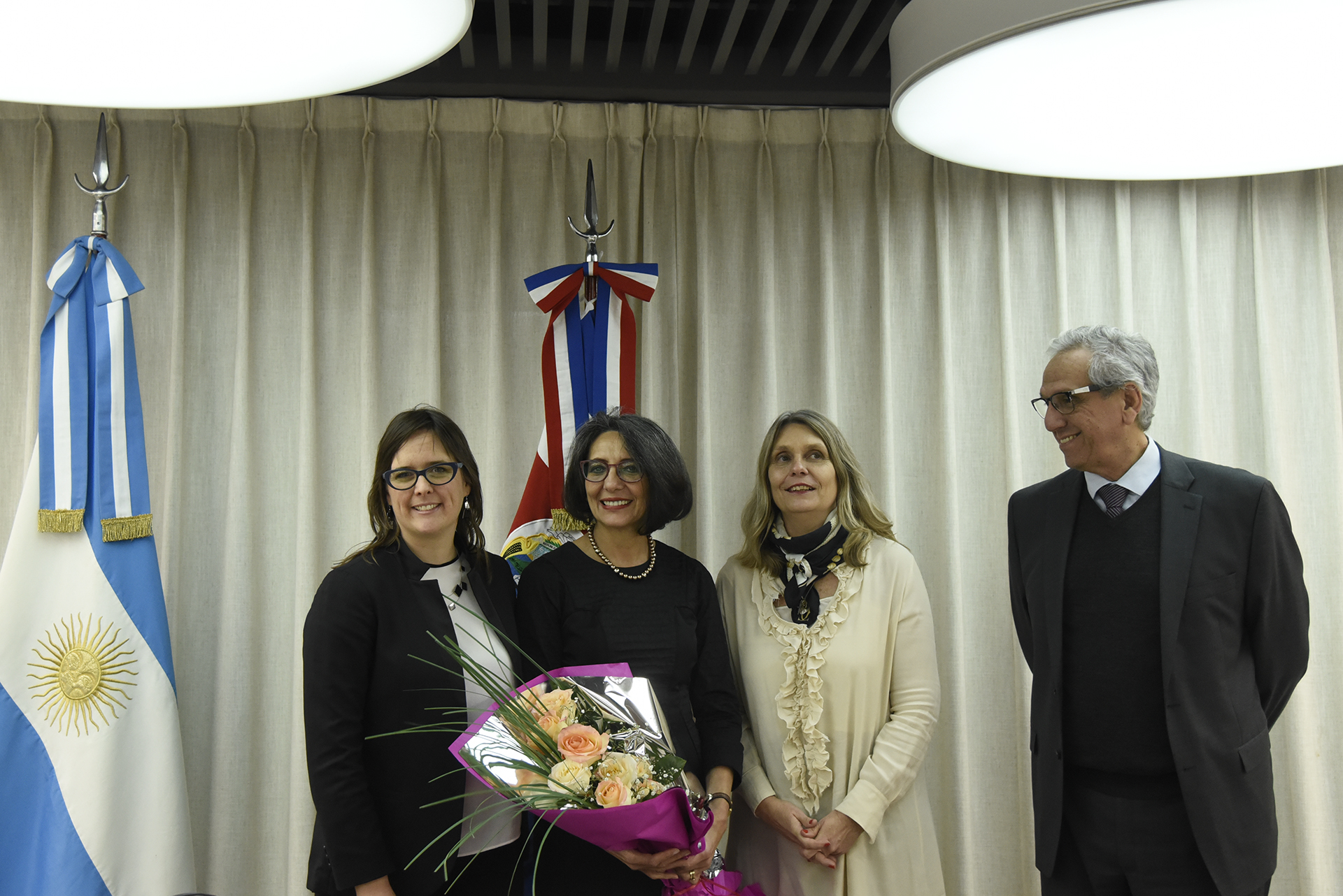 Diputados despiden a la Embajadora de la República de Costa Rica en el país Diputados despiden a la Embajadora de la República de Costa Rica en el país