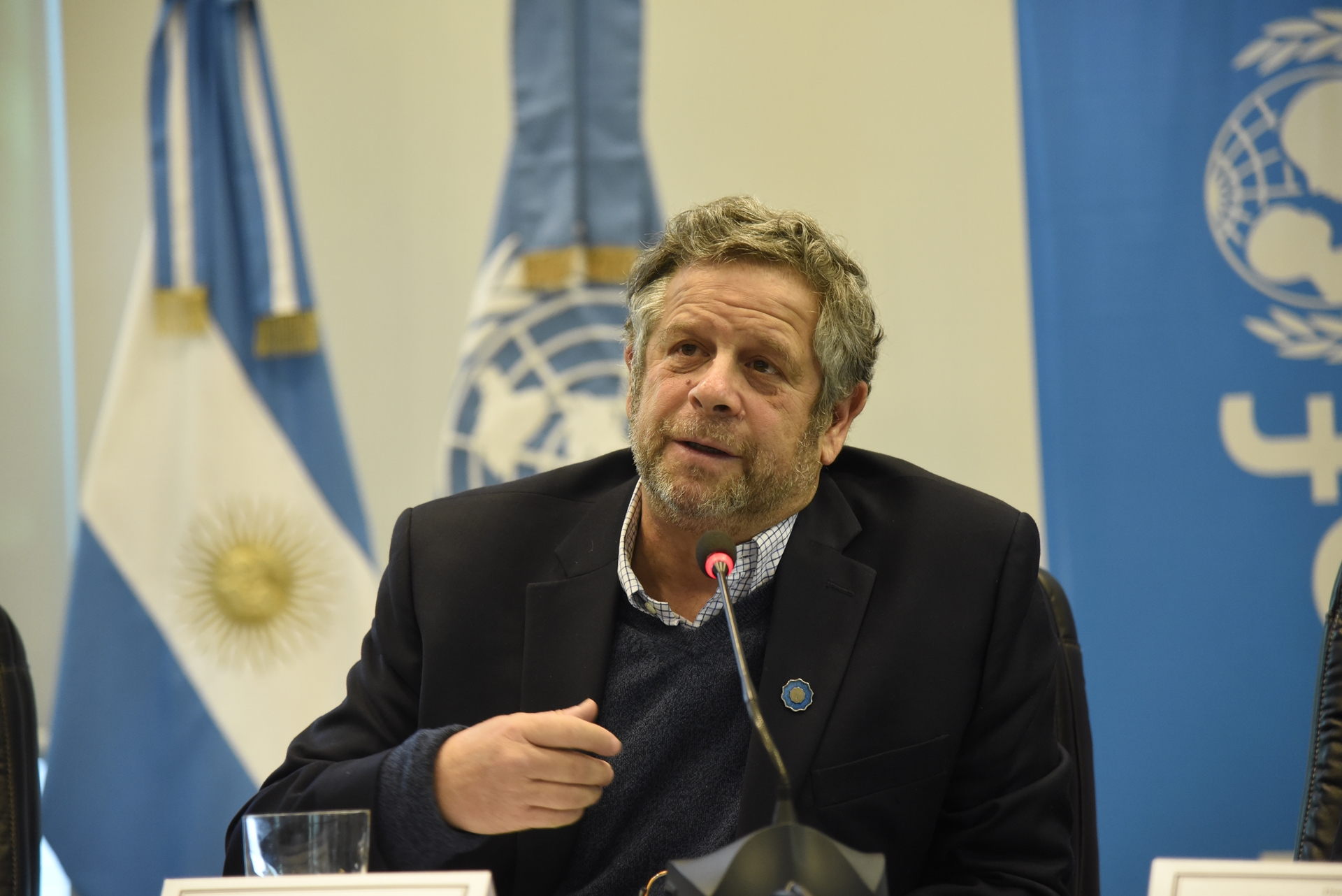 Aportes para una legislación que contribuya a la lucha contra el sobrepeso y la obesidad Aportes para una legislación que contribuya a la lucha contra el sobrepeso y la obesidad
