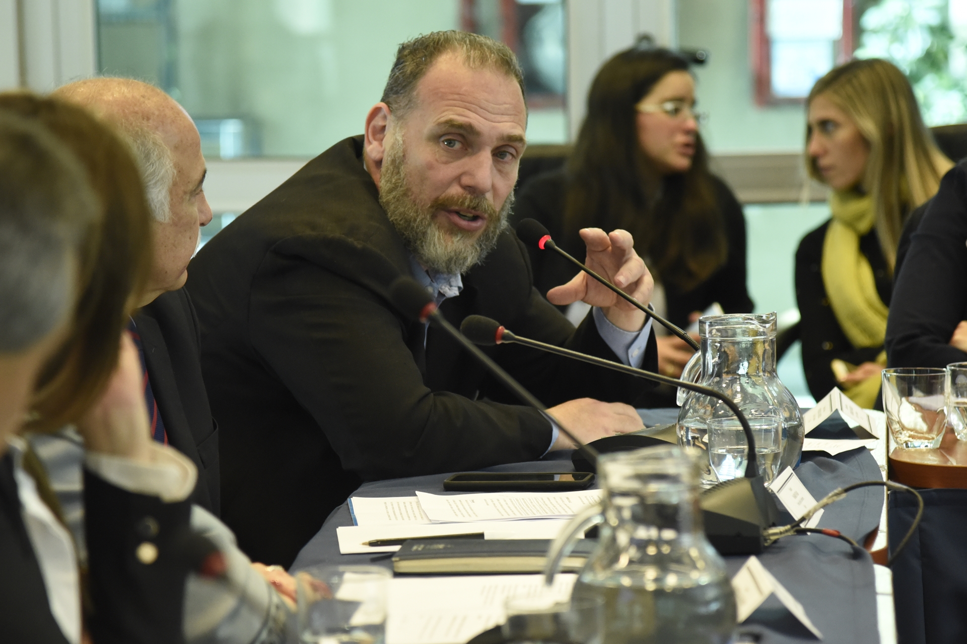 Aportes para una legislación que contribuya a la lucha contra el sobrepeso y la obesidad Aportes para una legislación que contribuya a la lucha contra el sobrepeso y la obesidad