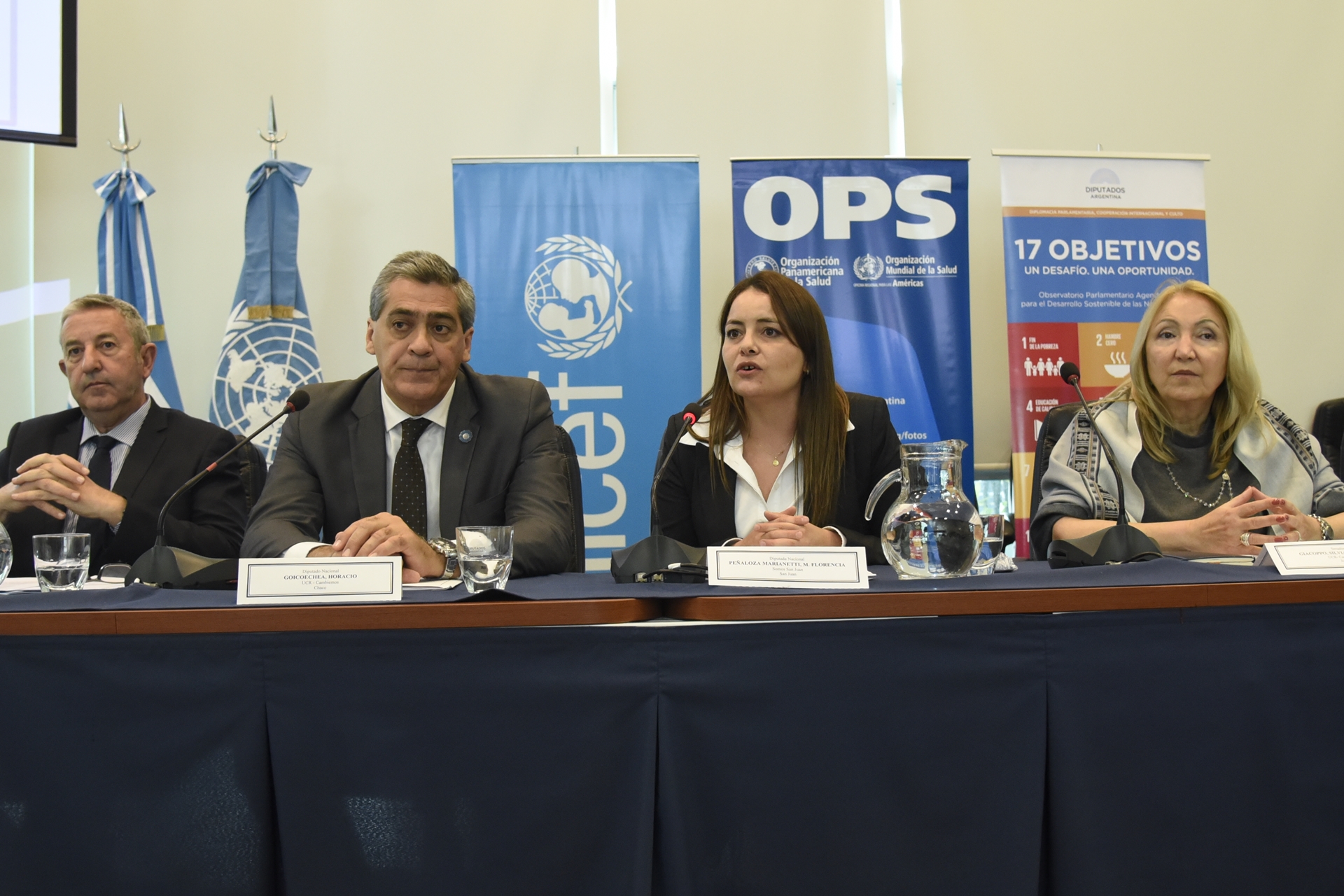 Aportes para una legislación que contribuya a la lucha contra el sobrepeso y la obesidad Aportes para una legislación que contribuya a la lucha contra el sobrepeso y la obesidad