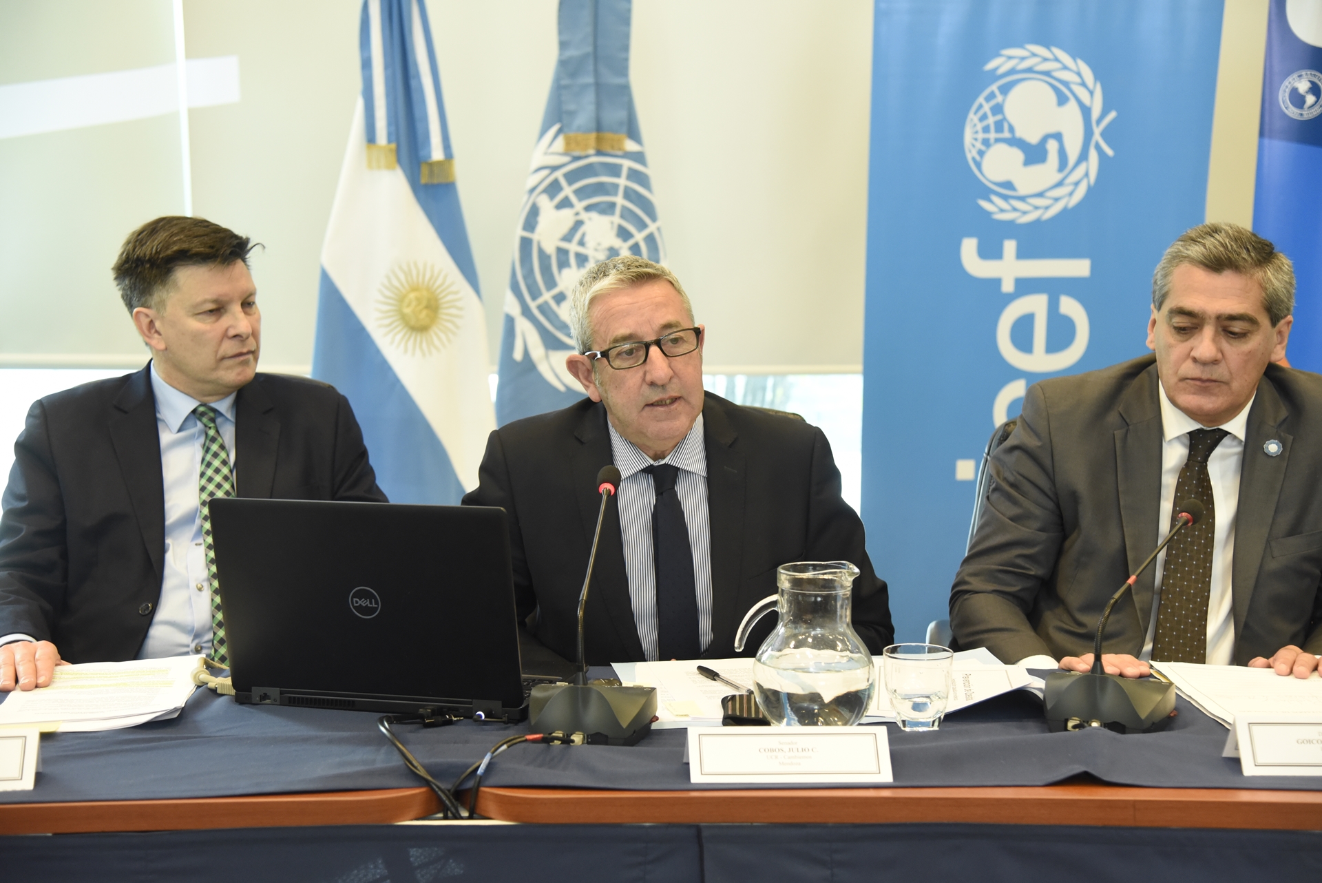 Aportes para una legislación que contribuya a la lucha contra el sobrepeso y la obesidad Aportes para una legislación que contribuya a la lucha contra el sobrepeso y la obesidad