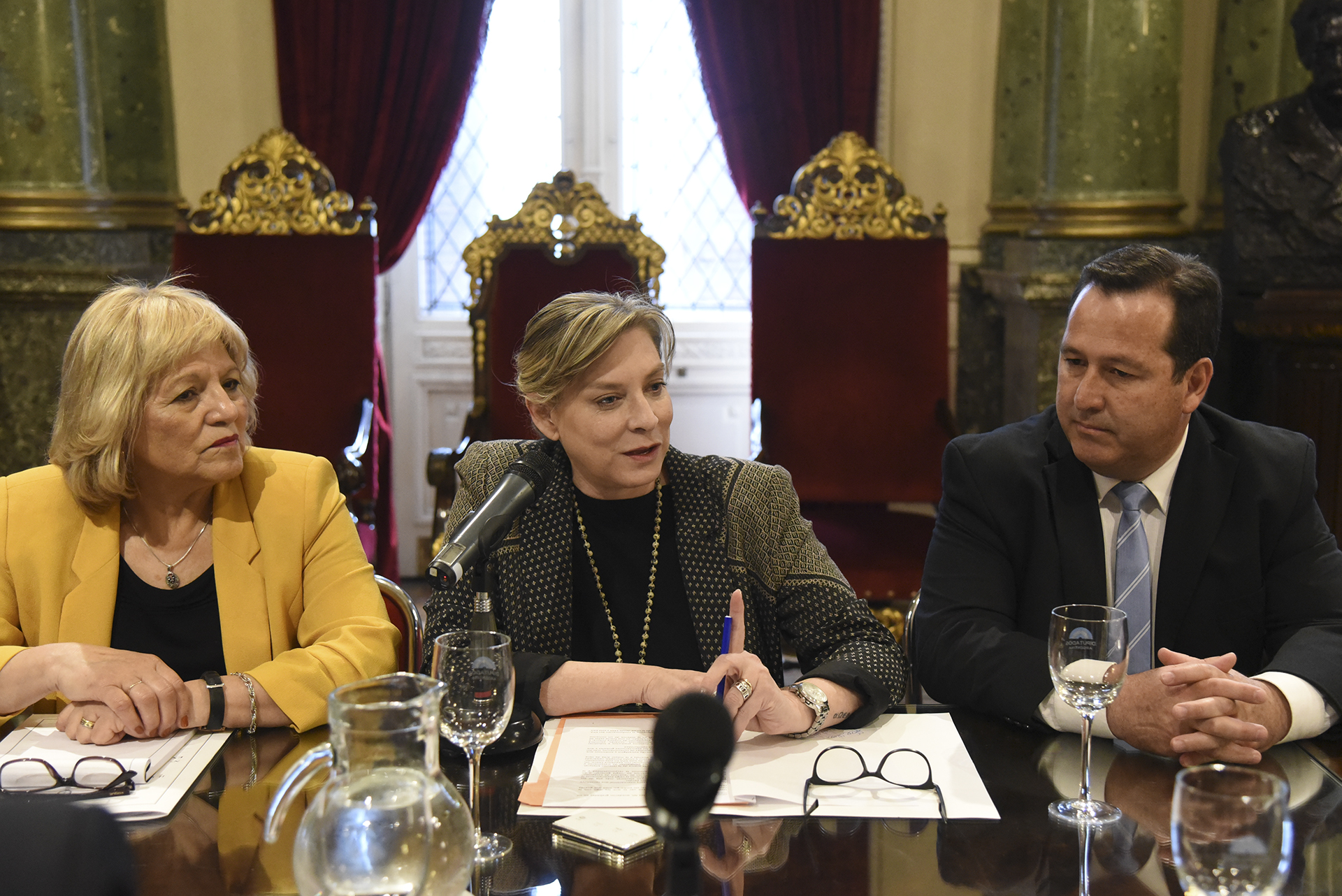 Reunión de Diputados con la Embajadora de Costa Rica en el país Reunión de Diputados con la Embajadora de Costa Rica en el país