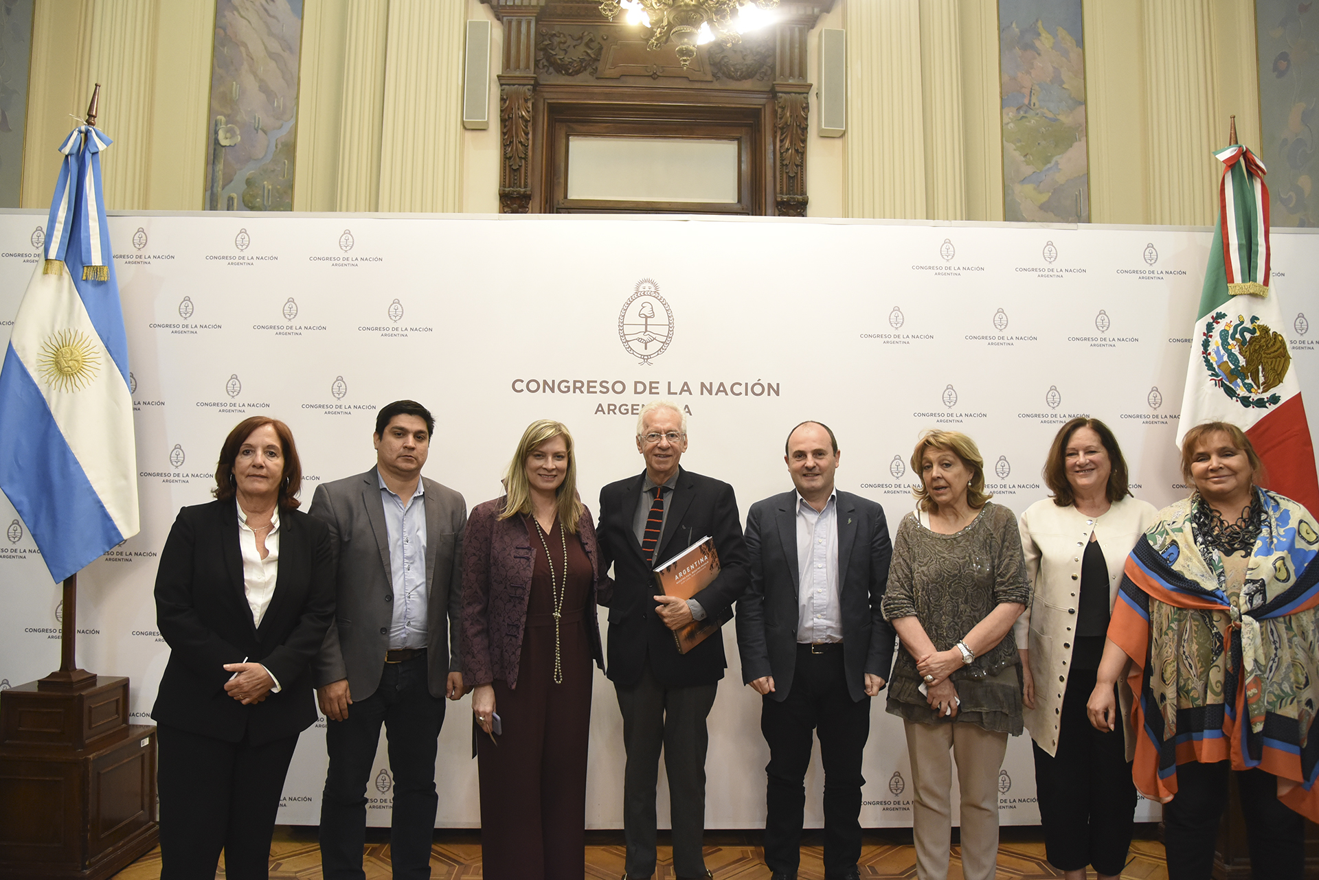 Legisladores le dieron la bienvenida al nuevo Embajador de México en nuestro país Legisladores le dieron la bienvenida al nuevo Embajador de México en nuestro país
