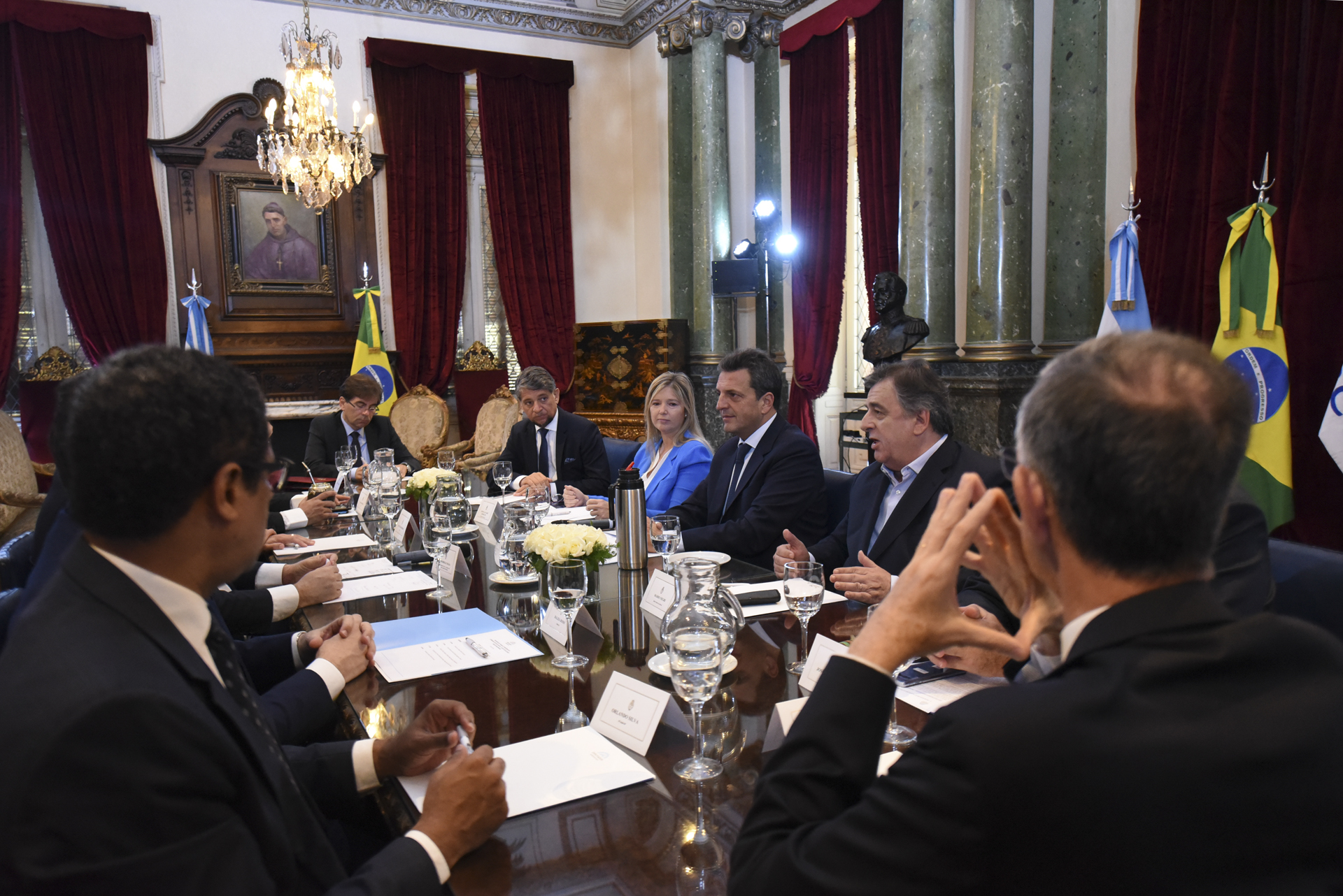 Massa recibió al Presidente de la Cámara de Diputados del Brasil junto a los jefes de bloques Massa recibió al Presidente de la Cámara de Diputados del Brasil junto a los jefes de bloques