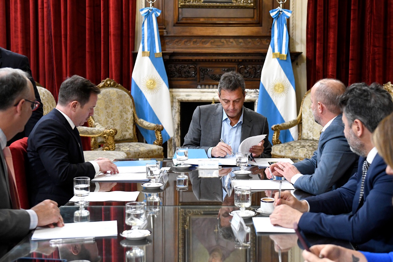 Sergio Massa firmó un Convenio de Cooperación Internacional para promover actividades de capacitación en Diputados Sergio Massa firmó un Convenio de Cooperación Internacional para promover actividades de capacitación en Diputados
