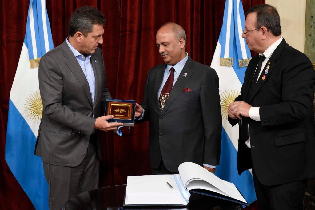 Liderazgo cooperativo, progreso y diálogo, los ejes del encuentro entre Massa y el presidente de Rotary Internacional Liderazgo cooperativo, progreso y diálogo, los ejes del encuentro entre Massa y el presidente de Rotary Internacional